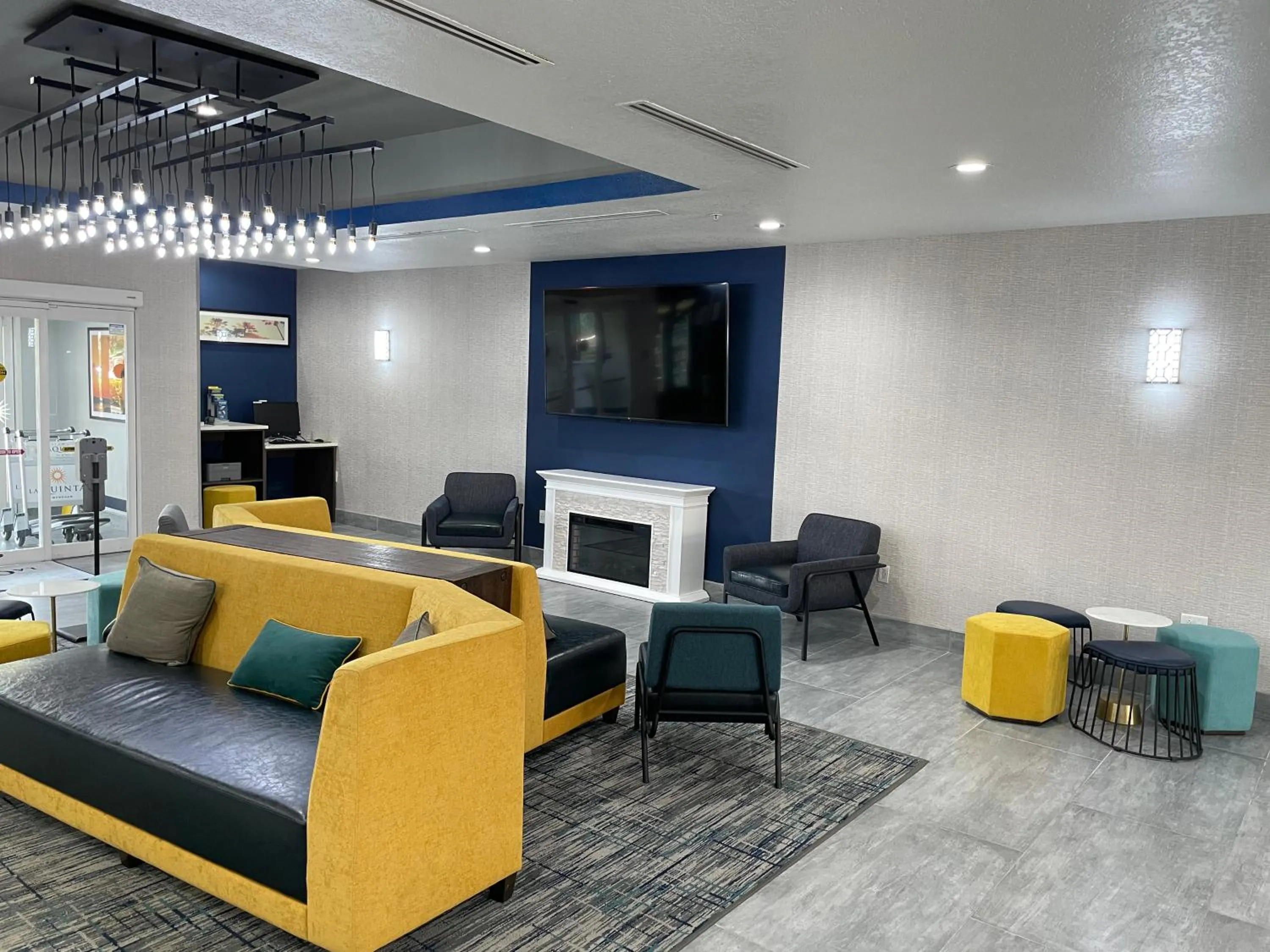 Lobby or reception in La Quinta by Wyndham Tampa Central