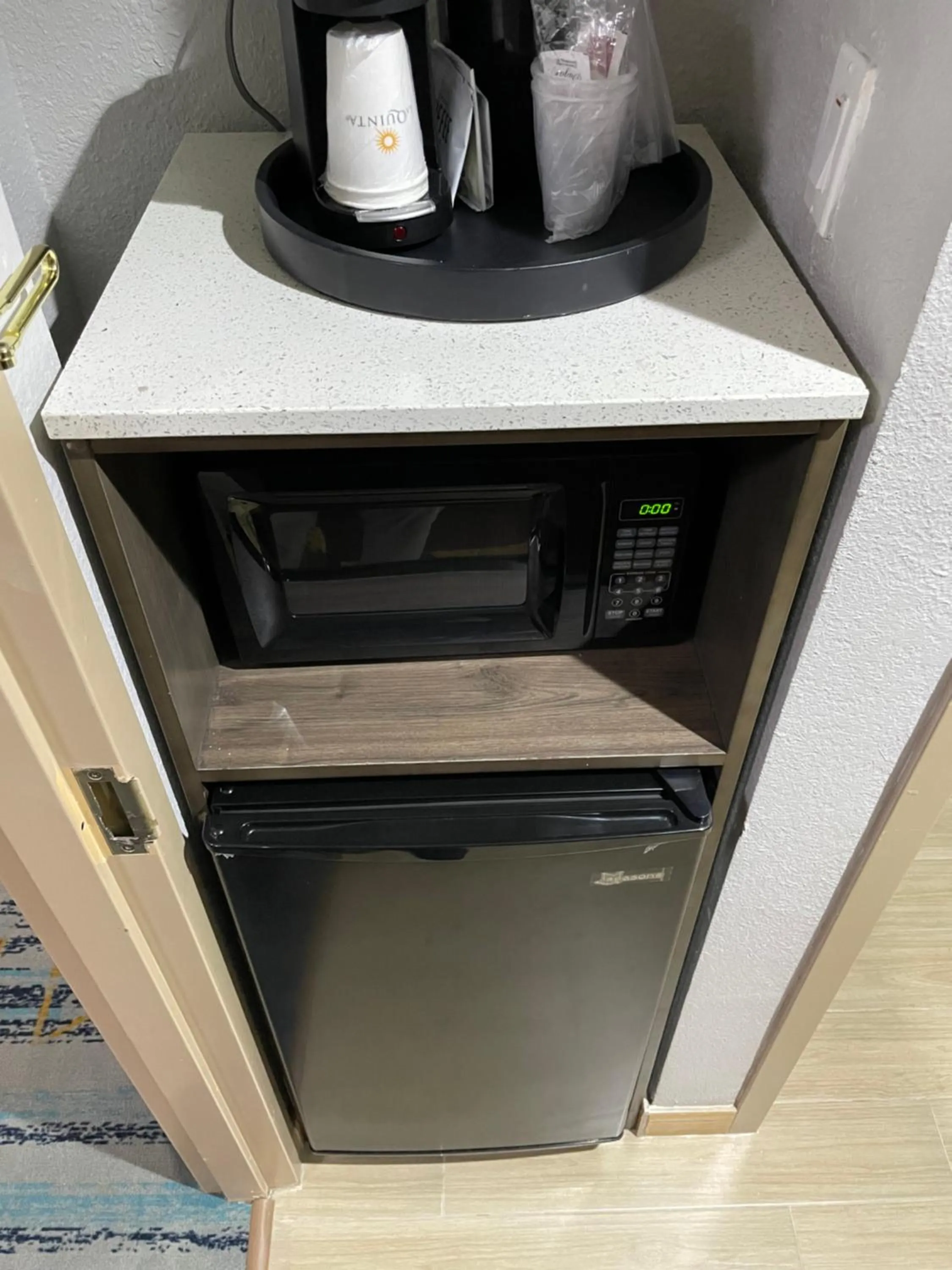 Kitchen or kitchenette in La Quinta by Wyndham Tampa Central