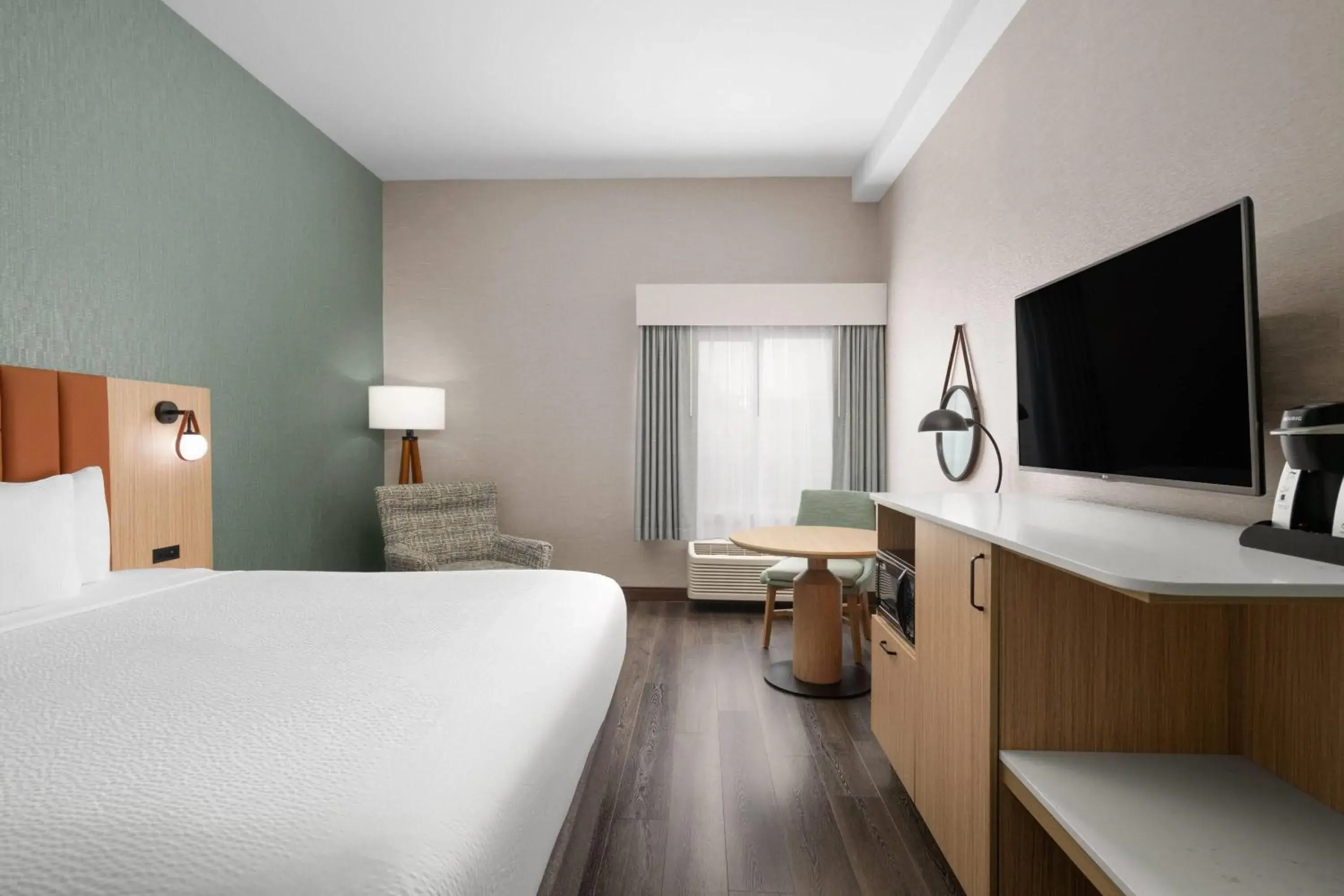 Photo of the whole room, Bed in La Quinta by Wyndham Paso Robles Photo of the whole room, Bed in La Quinta by Wyndham Paso Robles