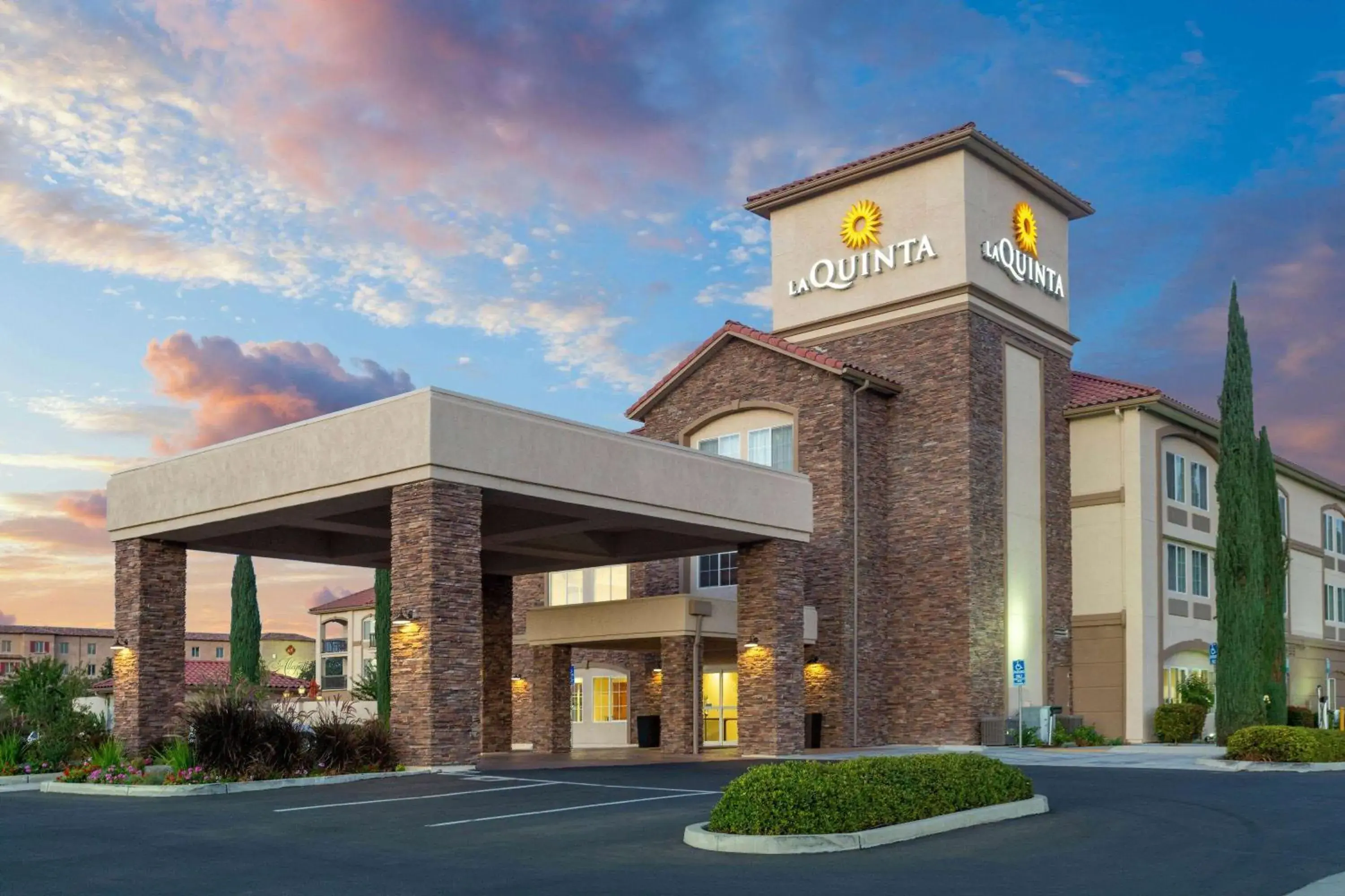 Property building in La Quinta by Wyndham Paso Robles Property building in La Quinta by Wyndham Paso Robles