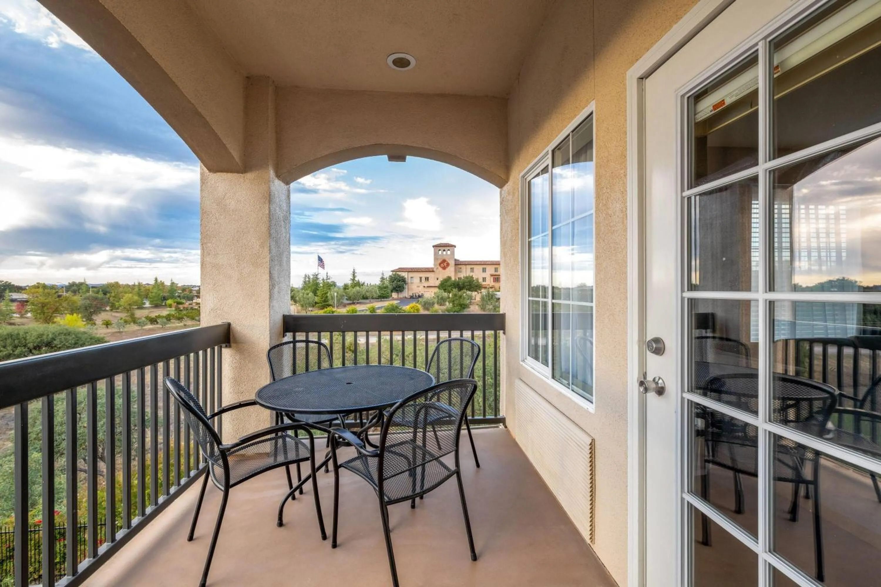 Photo of the whole room in La Quinta by Wyndham Paso Robles