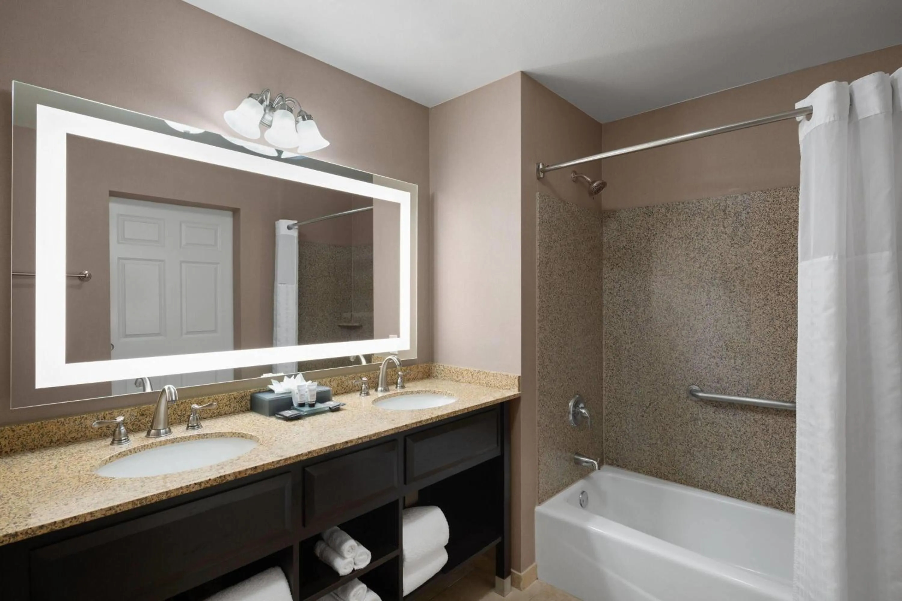 Bathroom in La Quinta by Wyndham Paso Robles