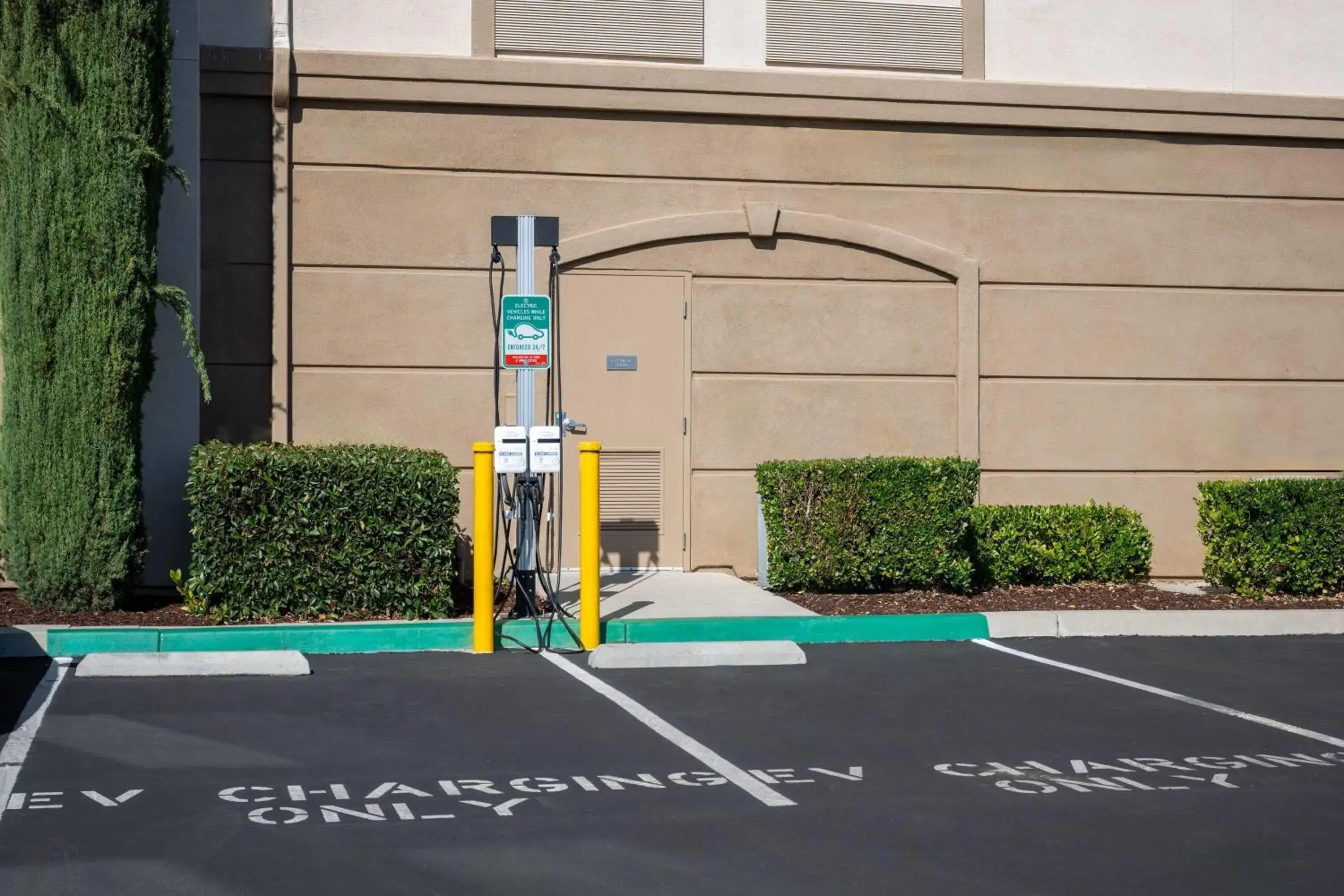 Property building in La Quinta by Wyndham Paso Robles Property building in La Quinta by Wyndham Paso Robles