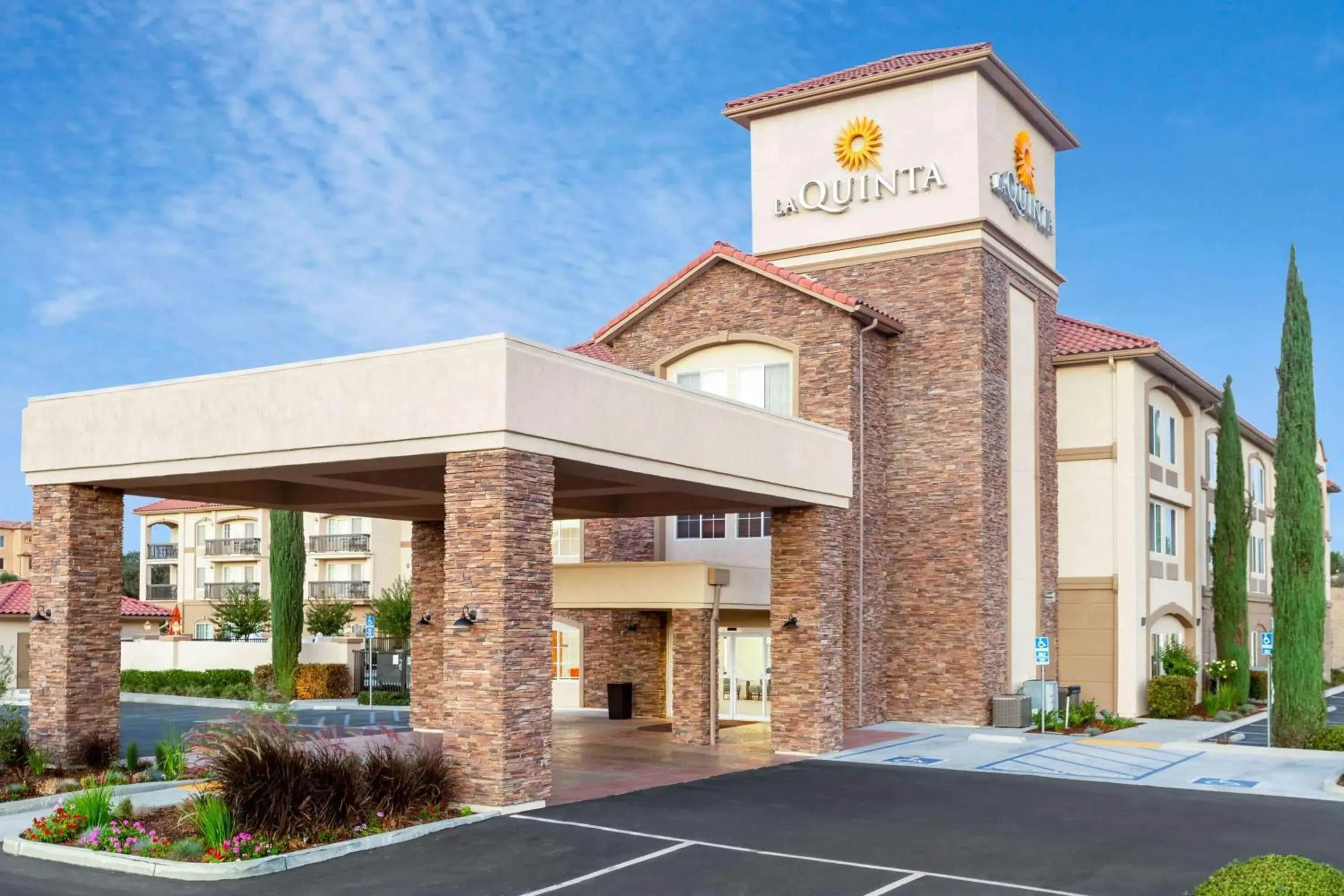 Property building in La Quinta by Wyndham Paso Robles Property building in La Quinta by Wyndham Paso Robles