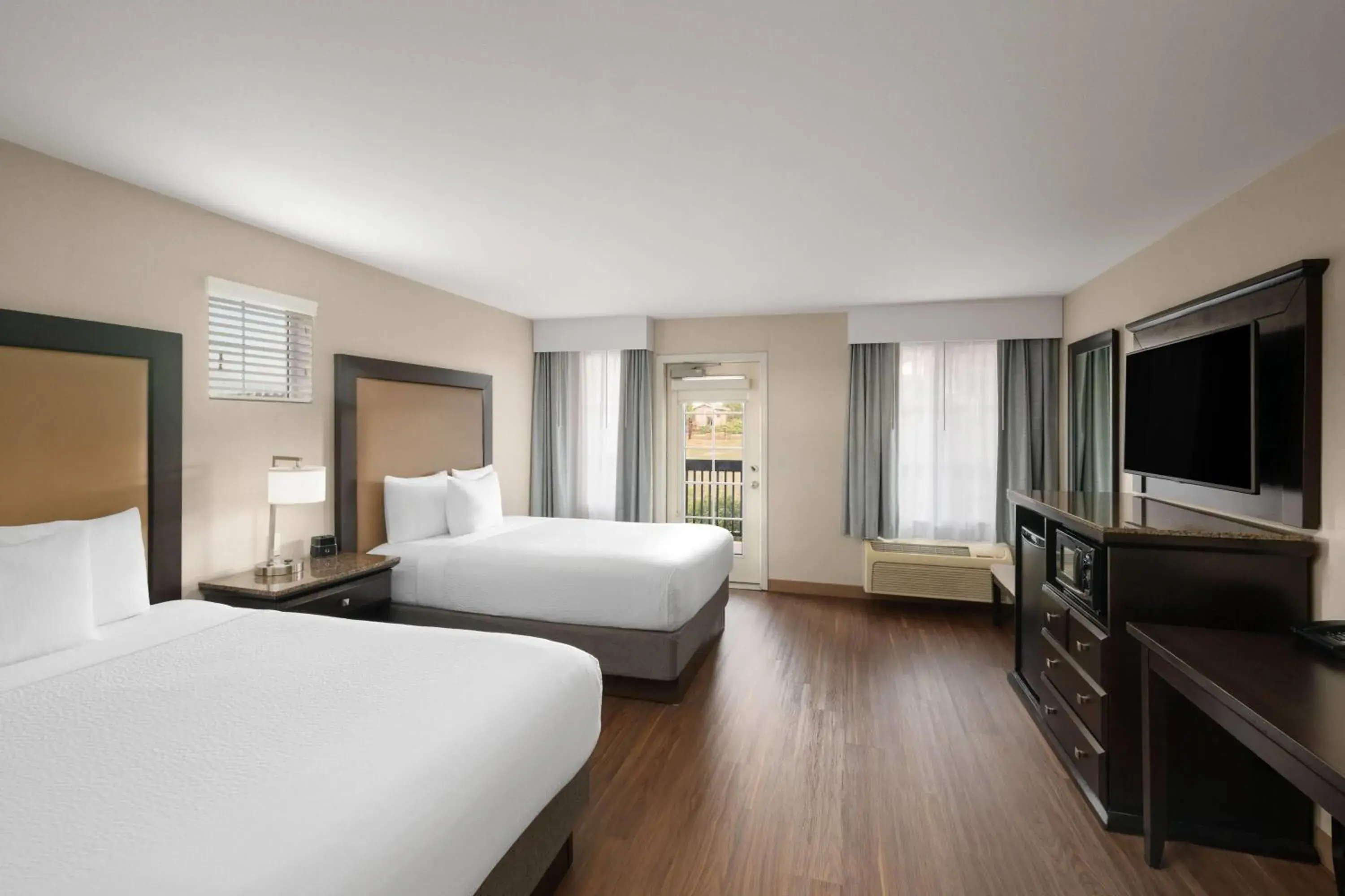 2 Queen Beds, Executive Room with Balcony, Non-Smoking in La Quinta by Wyndham Paso Robles 2 Queen Beds, Executive Room with Balcony, Non-Smoking in La Quinta by Wyndham Paso Robles