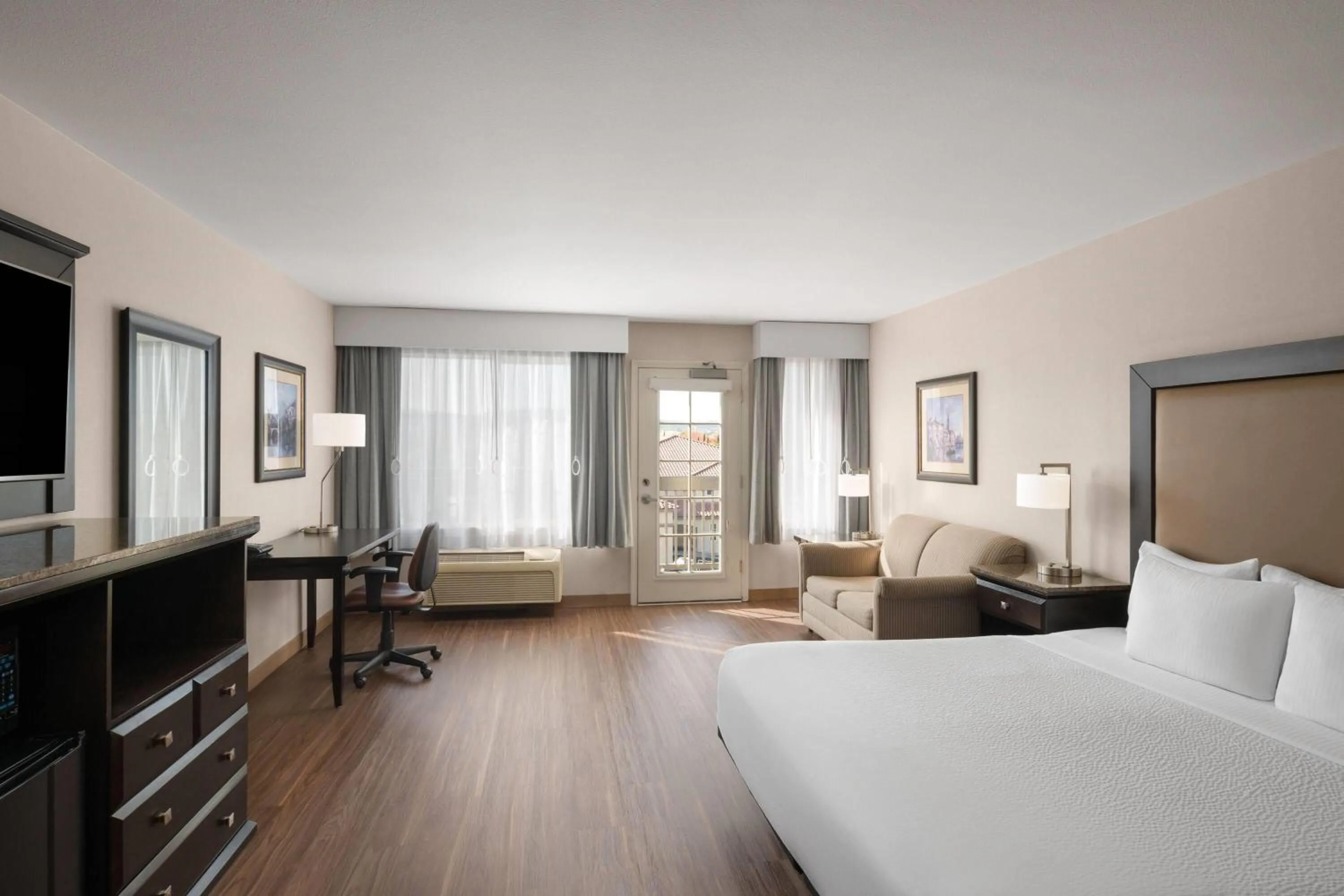 Photo of the whole room, Bed in La Quinta by Wyndham Paso Robles