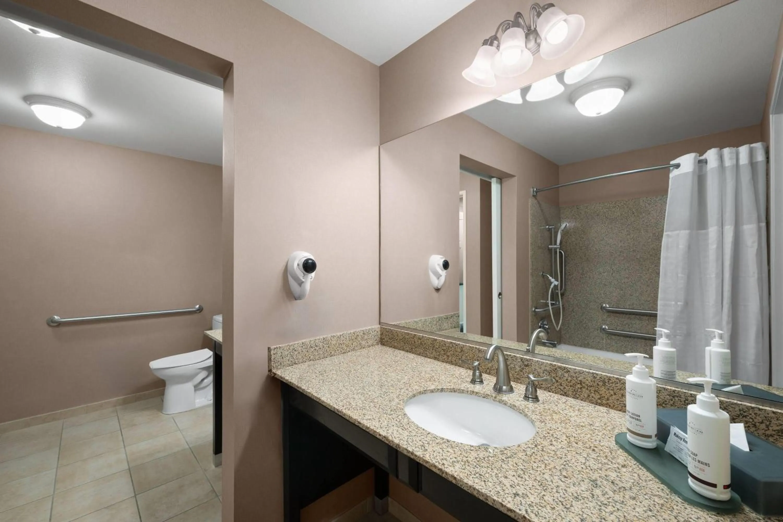 Photo of the whole room in La Quinta by Wyndham Paso Robles