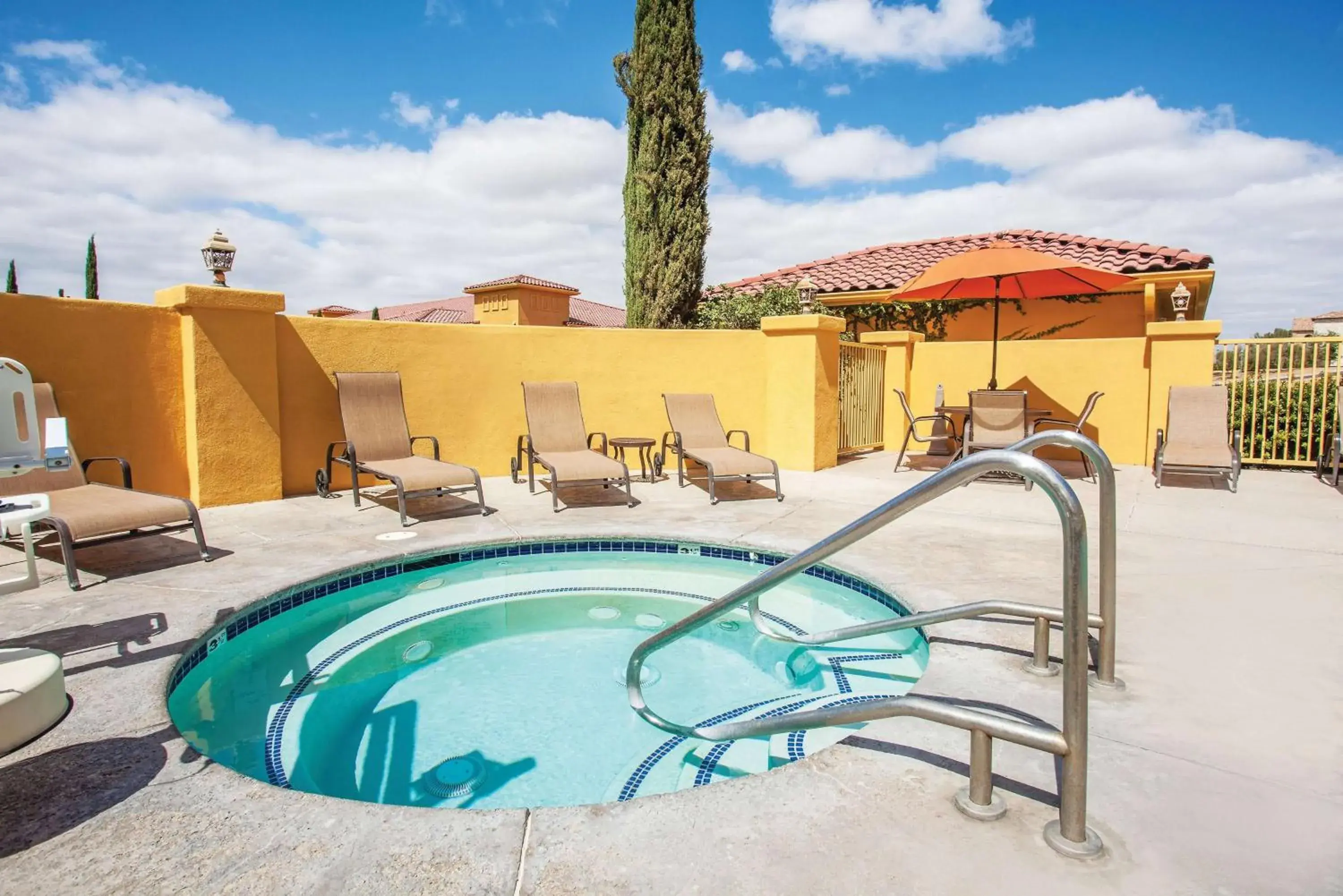 Pool view in La Quinta by Wyndham Paso Robles Pool view in La Quinta by Wyndham Paso Robles