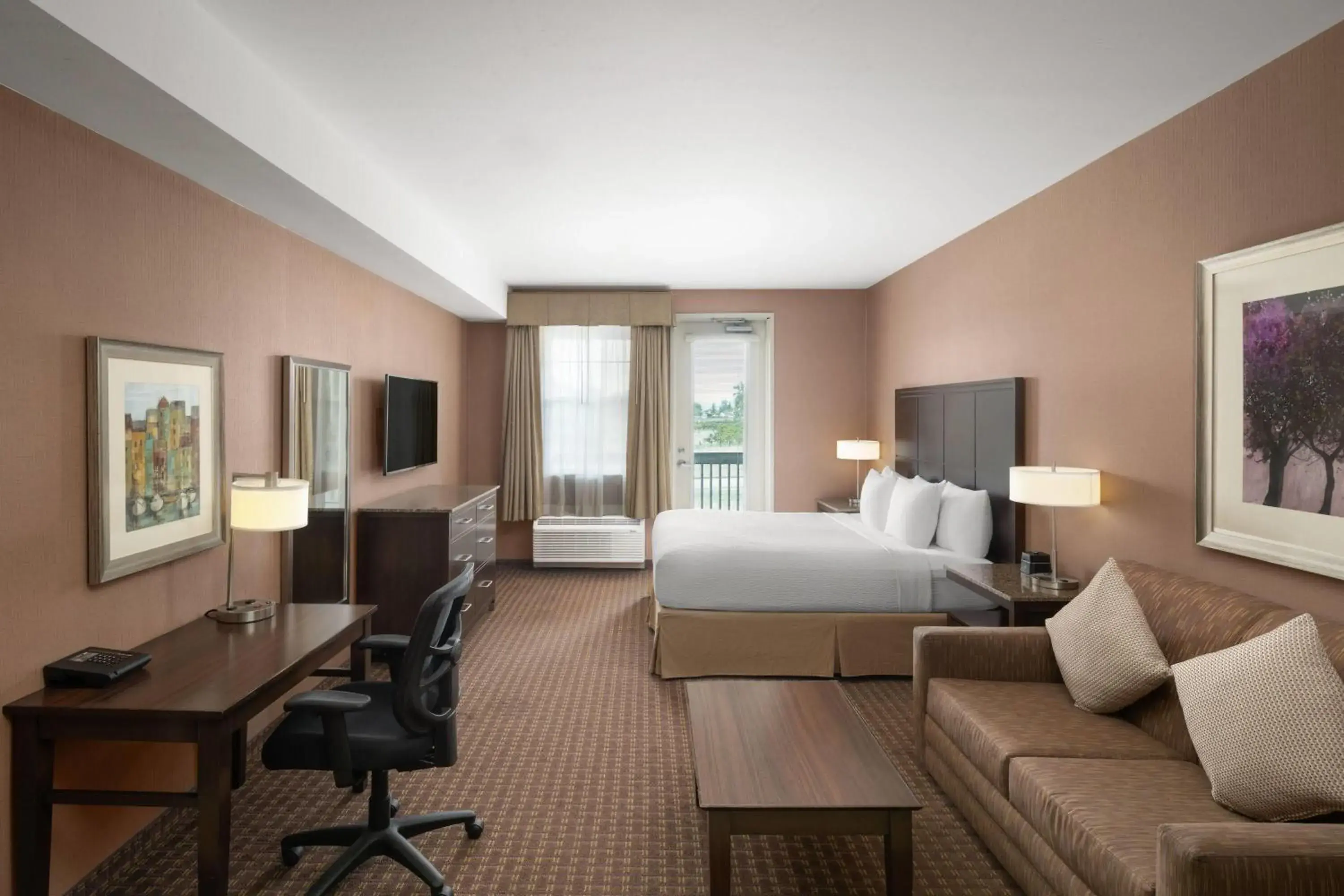 Photo of the whole room, Bed in La Quinta by Wyndham Paso Robles Photo of the whole room, Bed in La Quinta by Wyndham Paso Robles