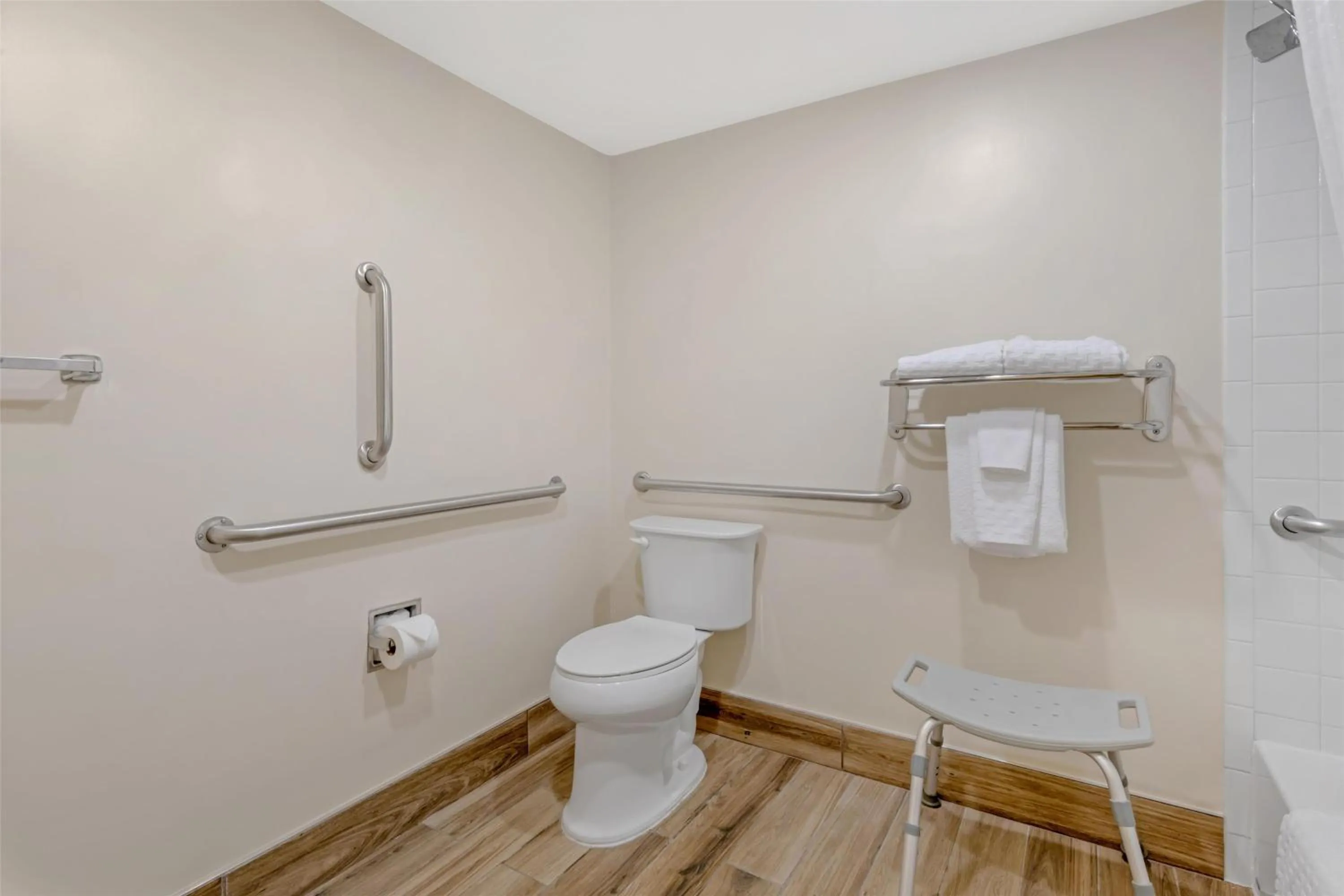 Bathroom in Best Western Dulles Airport Inn