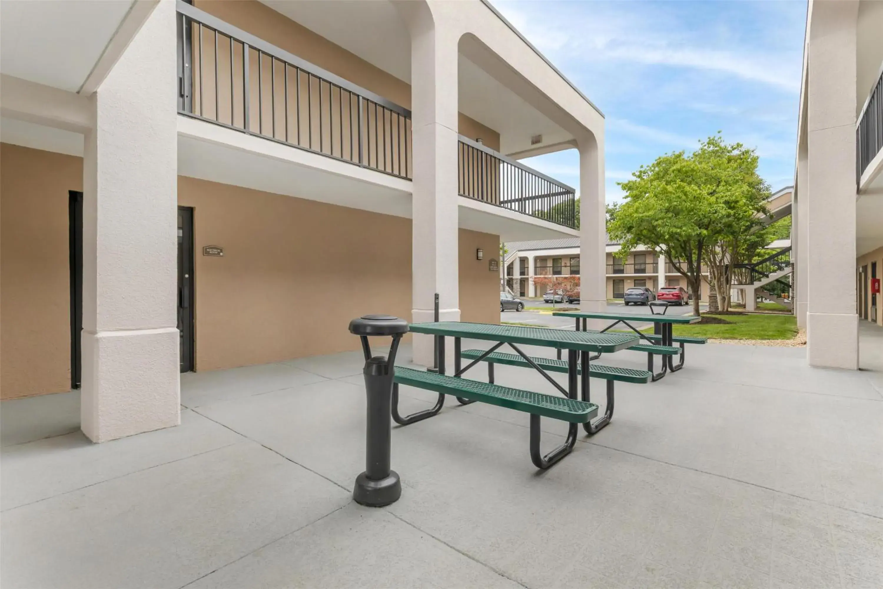 Property building in Best Western Dulles Airport Inn Property building in Best Western Dulles Airport Inn