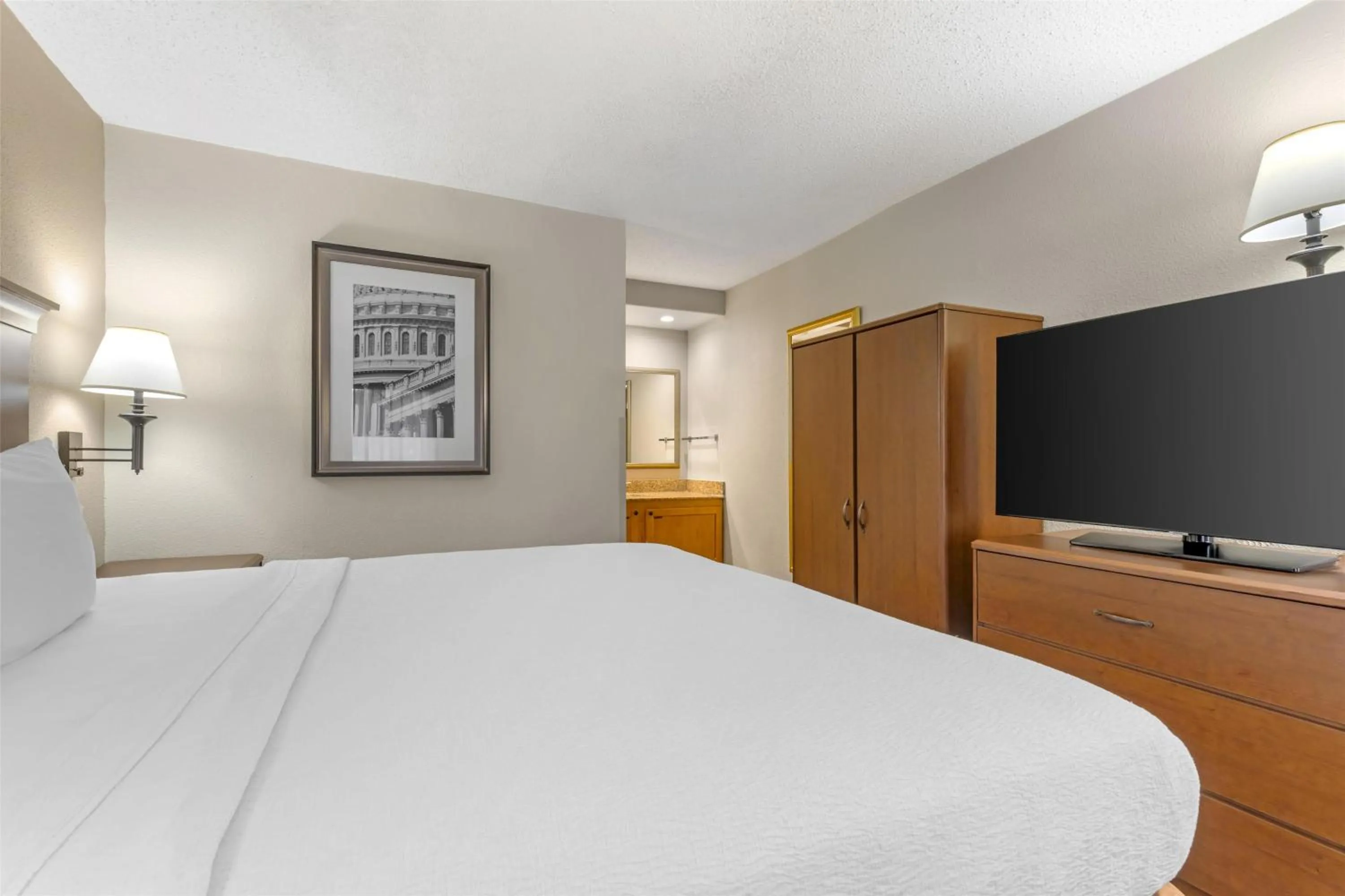 Bedroom, Bed in Best Western Dulles Airport Inn