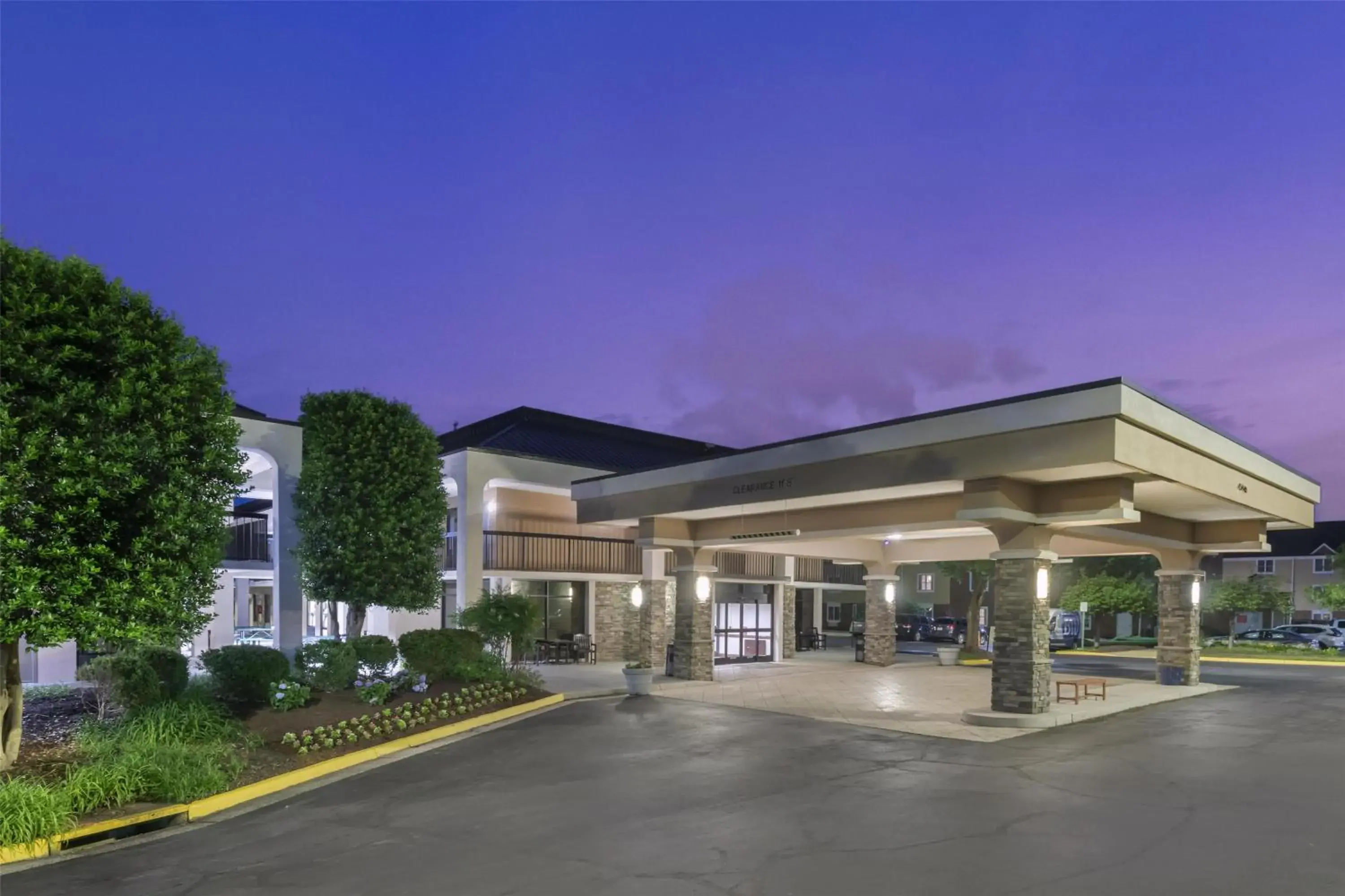 Property building in Best Western Dulles Airport Inn Property building in Best Western Dulles Airport Inn