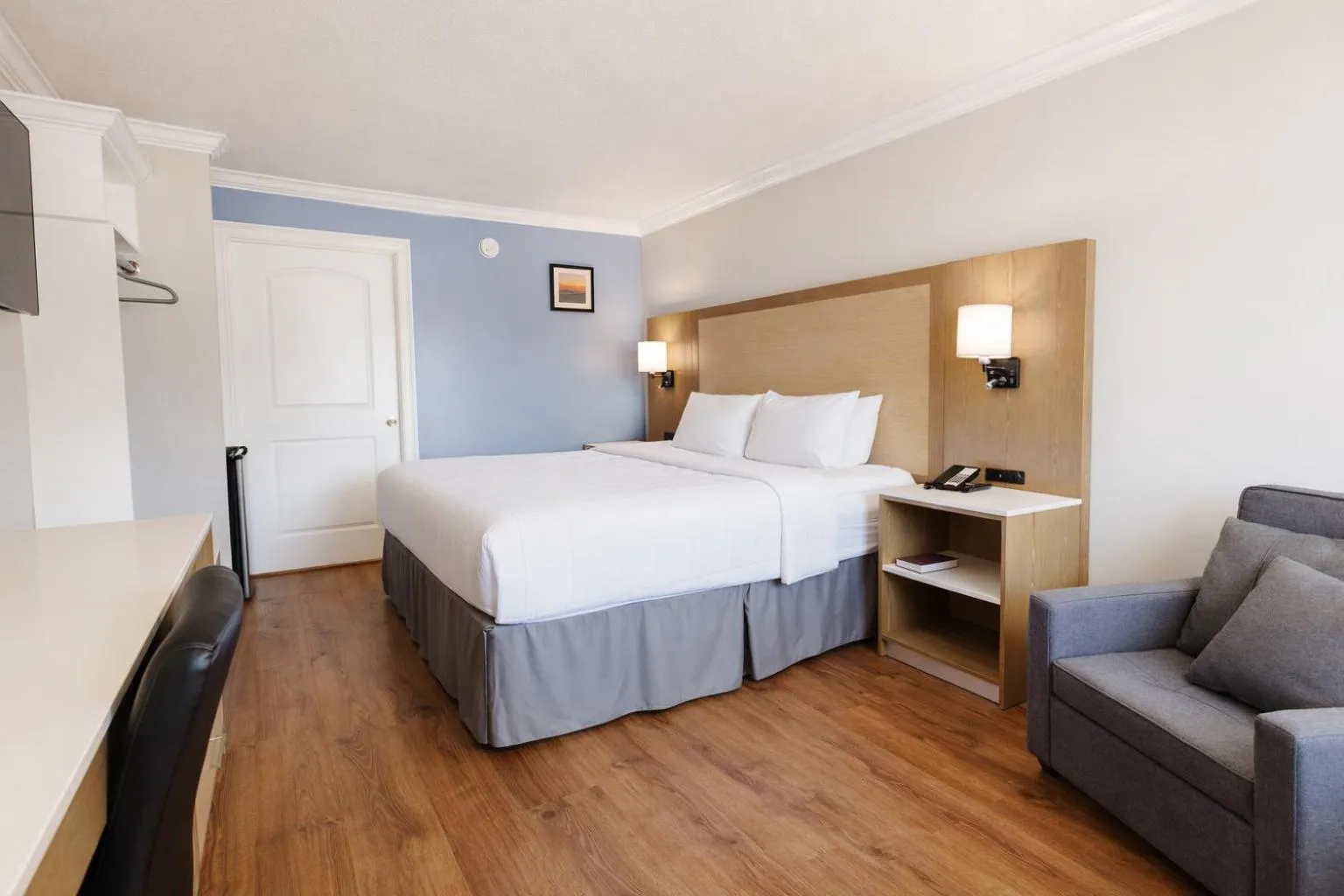 Bed in Destin Inn & Suites