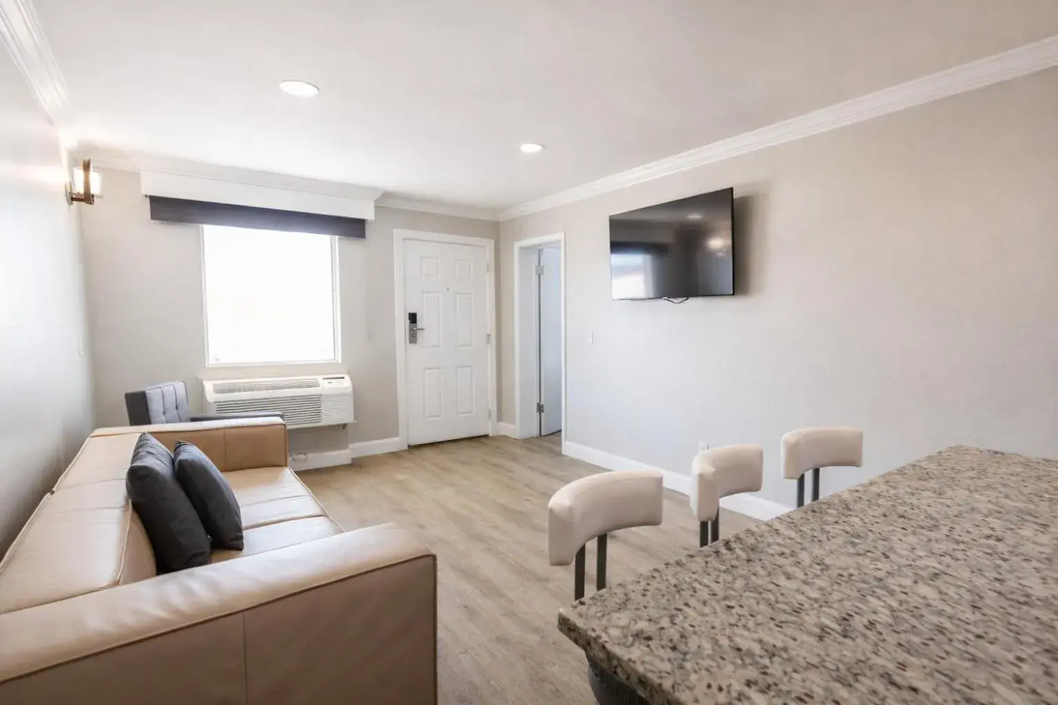 Bed in Destin Inn & Suites Bed in Destin Inn & Suites