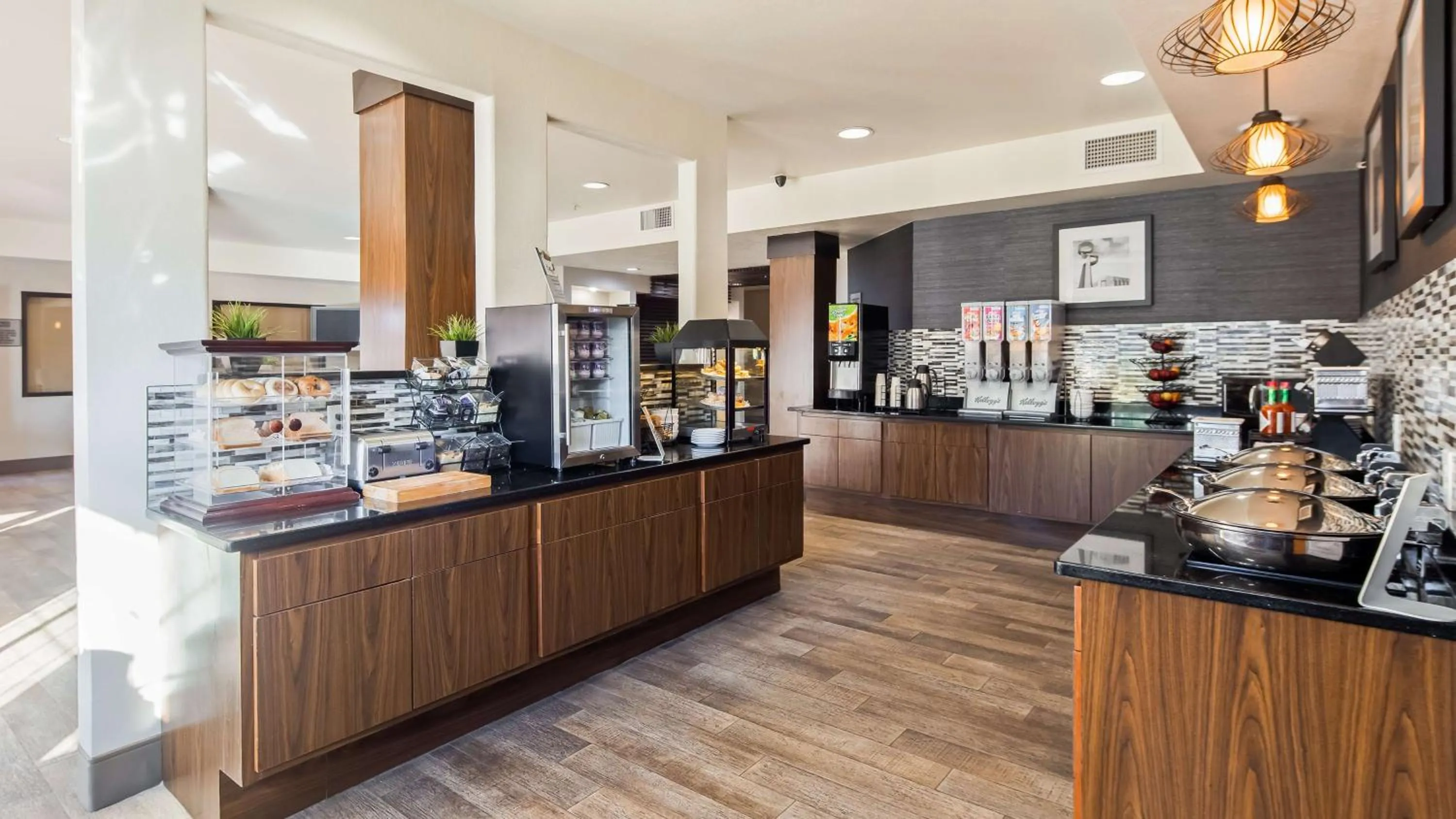 Restaurant/places to eat in Best Western Plus Hill Country Suites