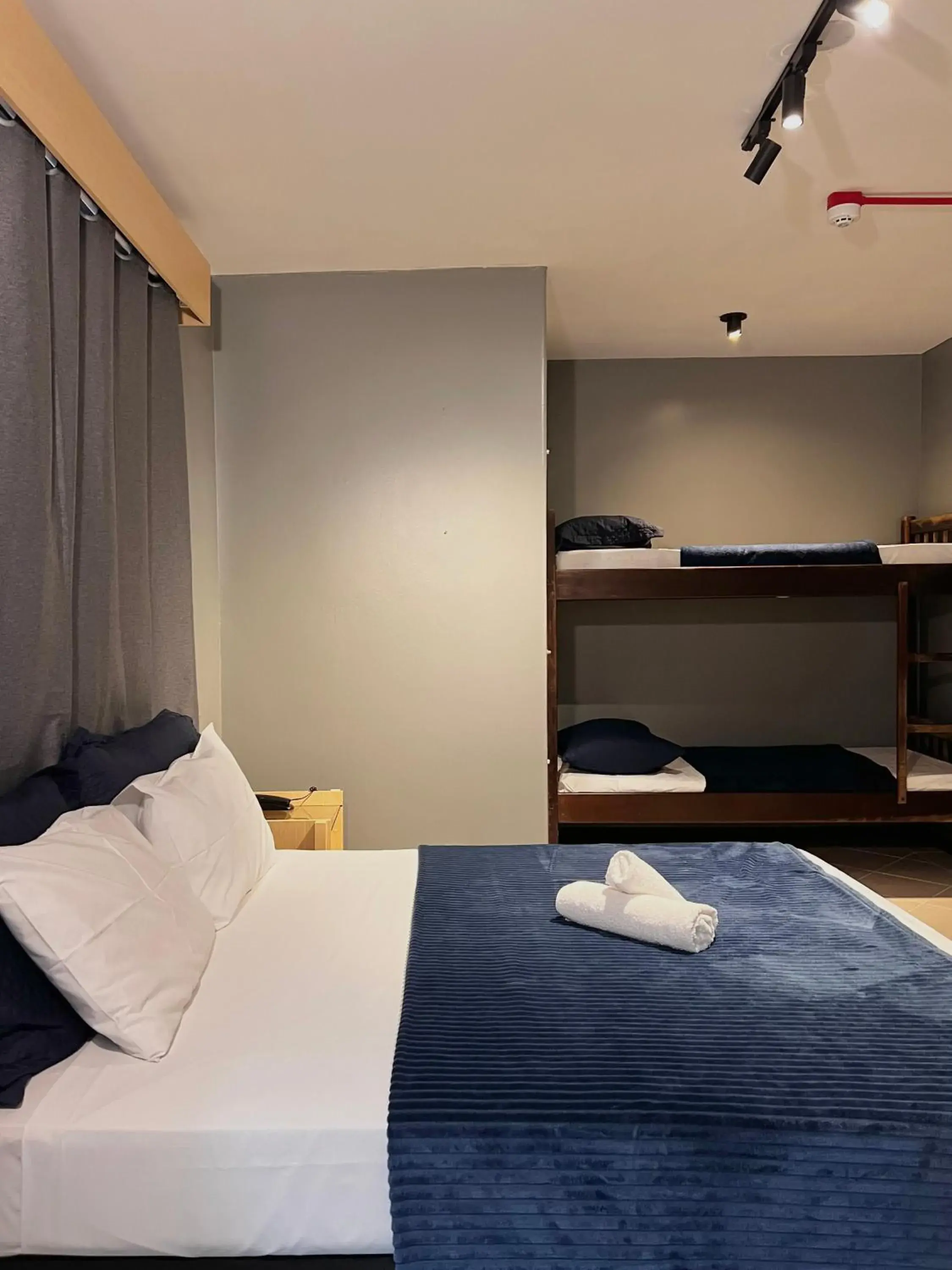 Quadruple Room with Private Bathroom in Hotel Solar da Beira Quadruple Room with Private Bathroom in Hotel Solar da Beira