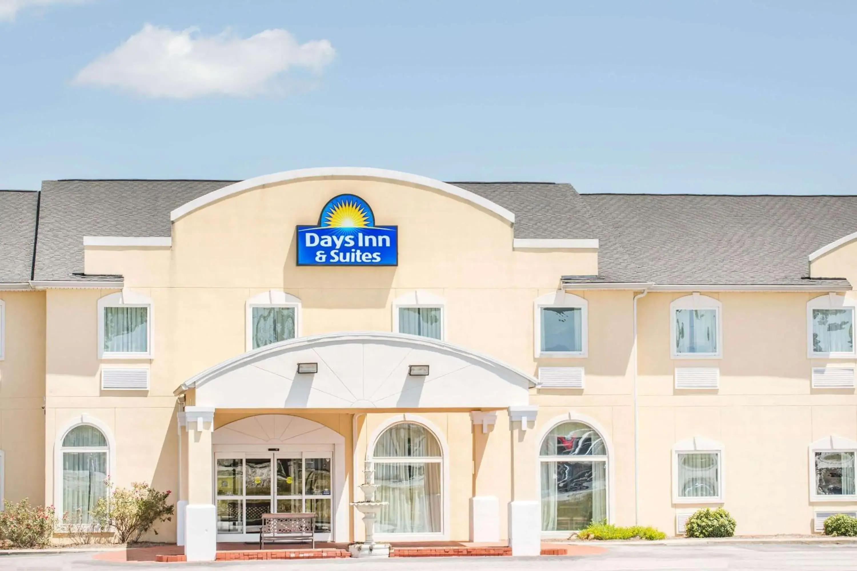 Property building in Days Inn & Suites by Wyndham Swainsboro Property building in Days Inn & Suites by Wyndham Swainsboro