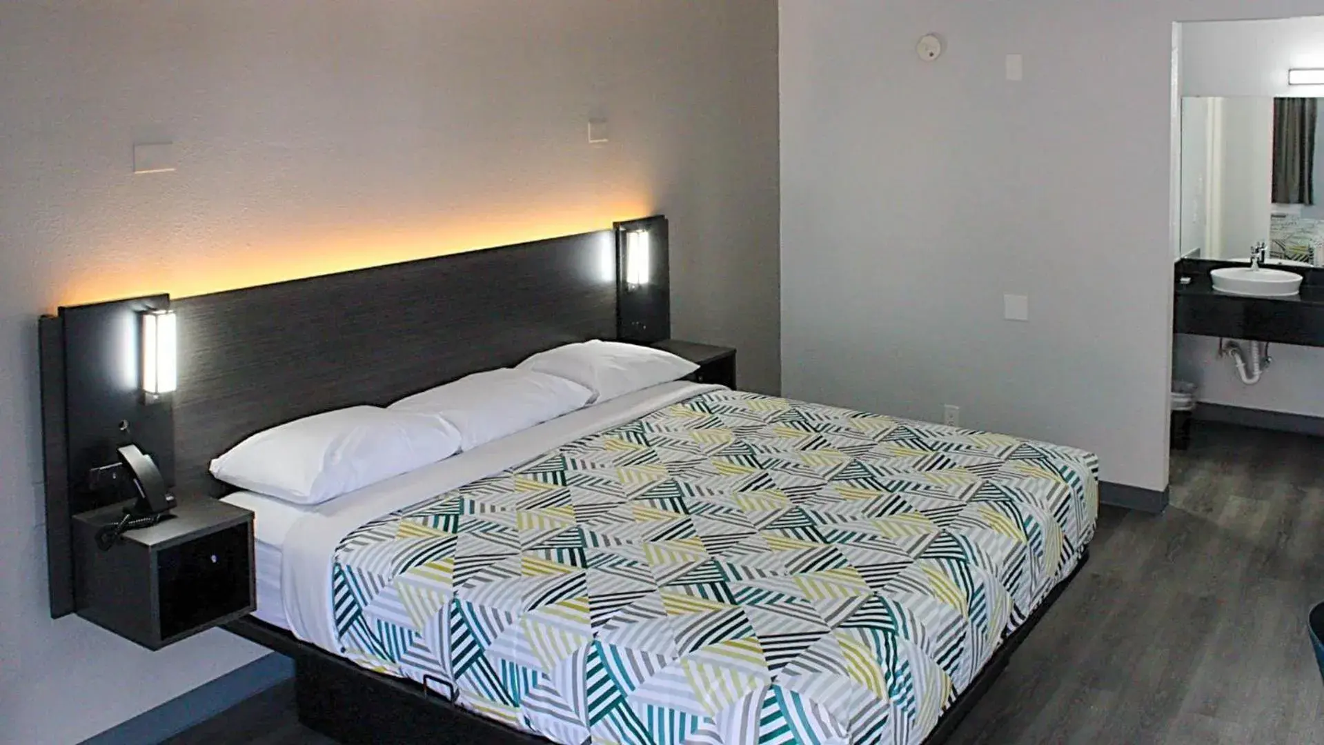 Bedroom, Bed in Motel 6-Round Rock, TX Bedroom, Bed in Motel 6-Round Rock, TX