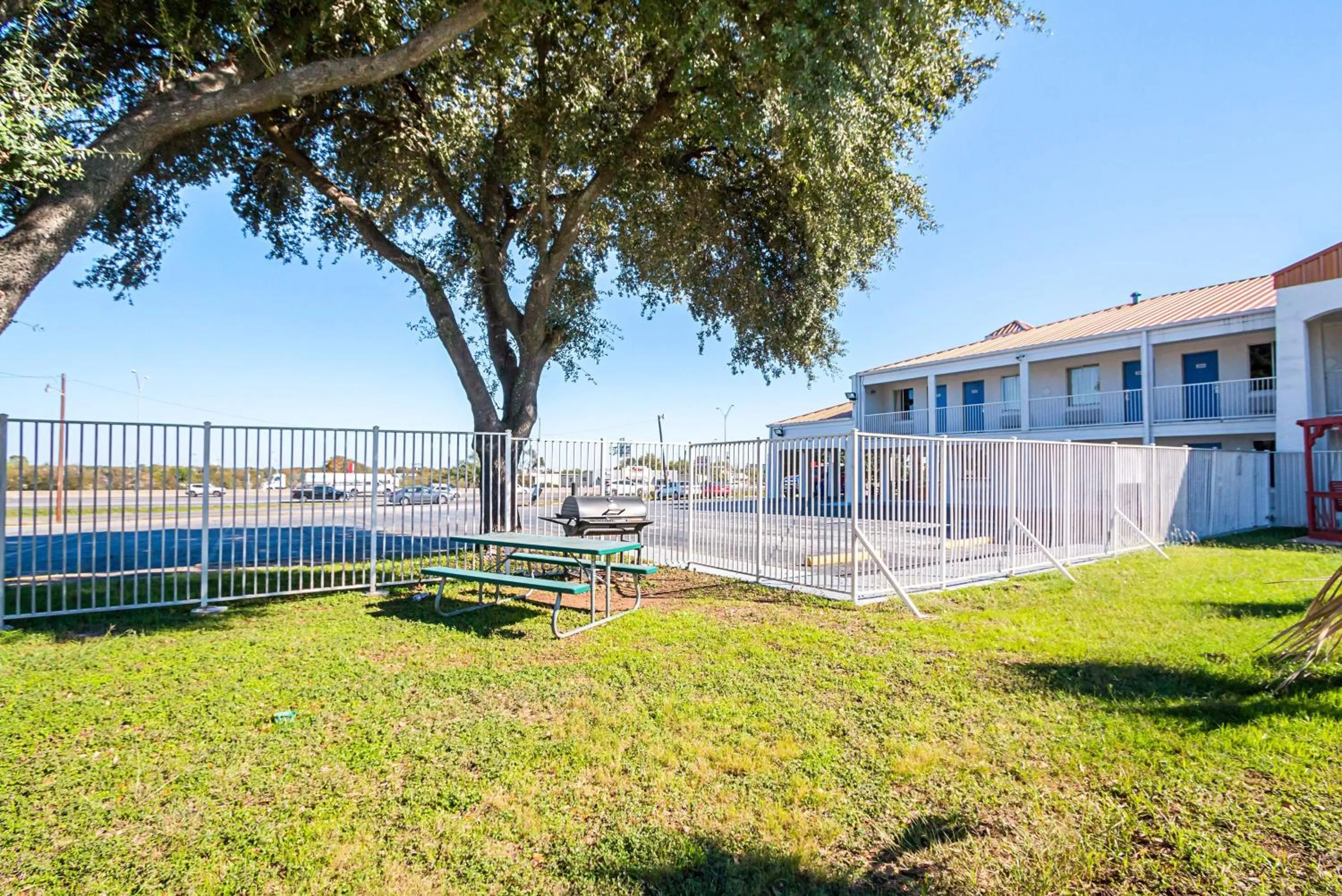 Property building in Motel 6-Round Rock, TX