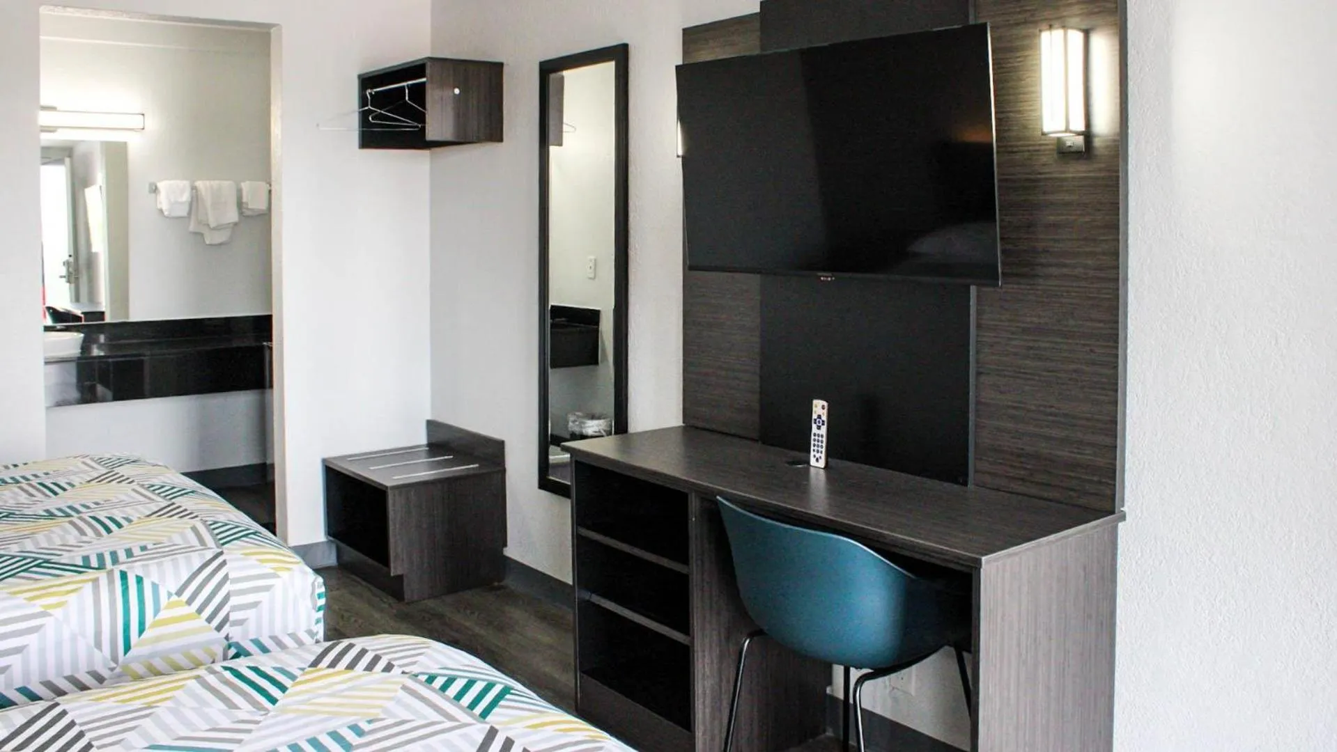 Bedroom, Bed in Motel 6-Round Rock, TX