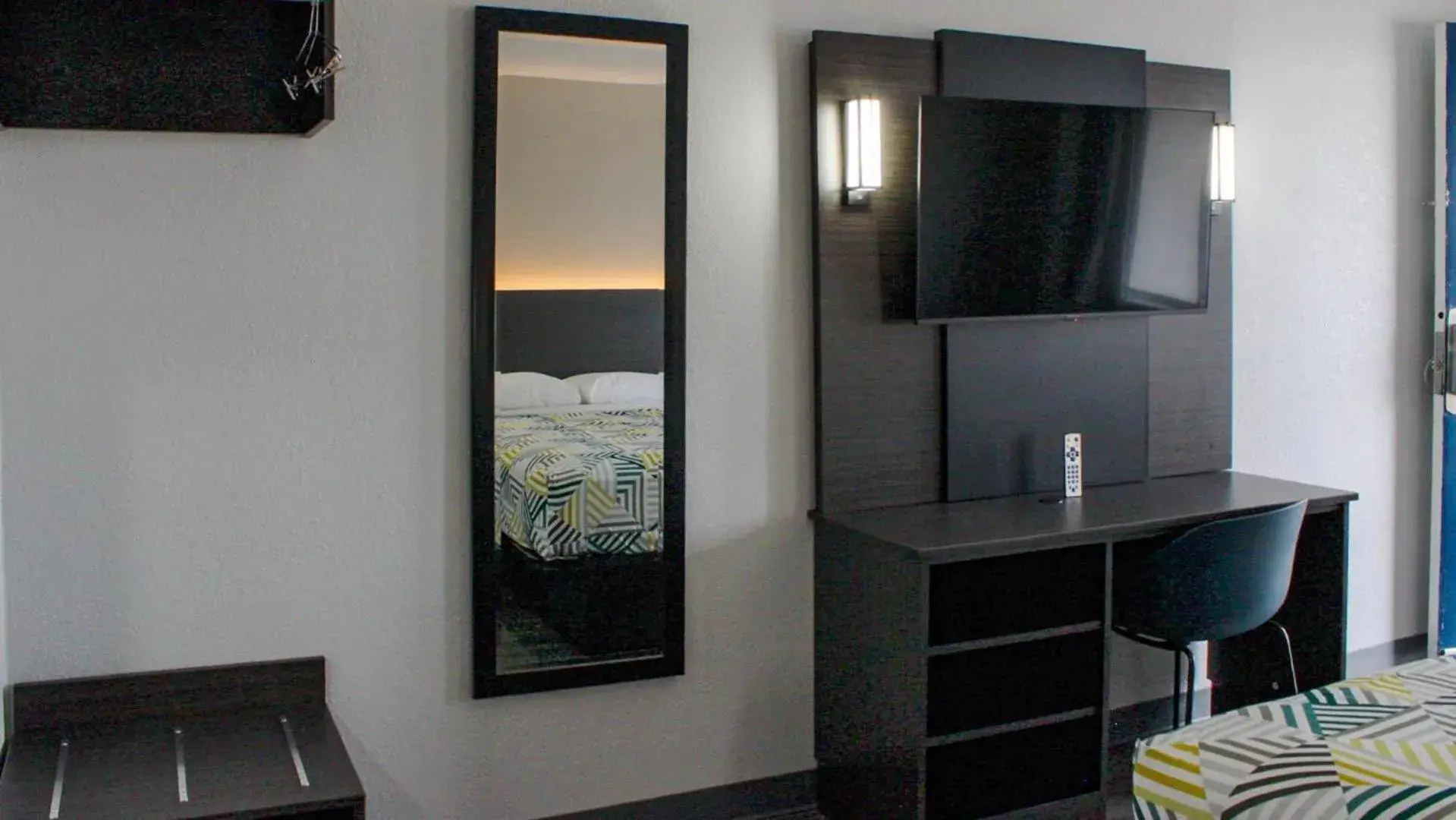 Bedroom, Bed in Motel 6-Round Rock, TX Bedroom, Bed in Motel 6-Round Rock, TX