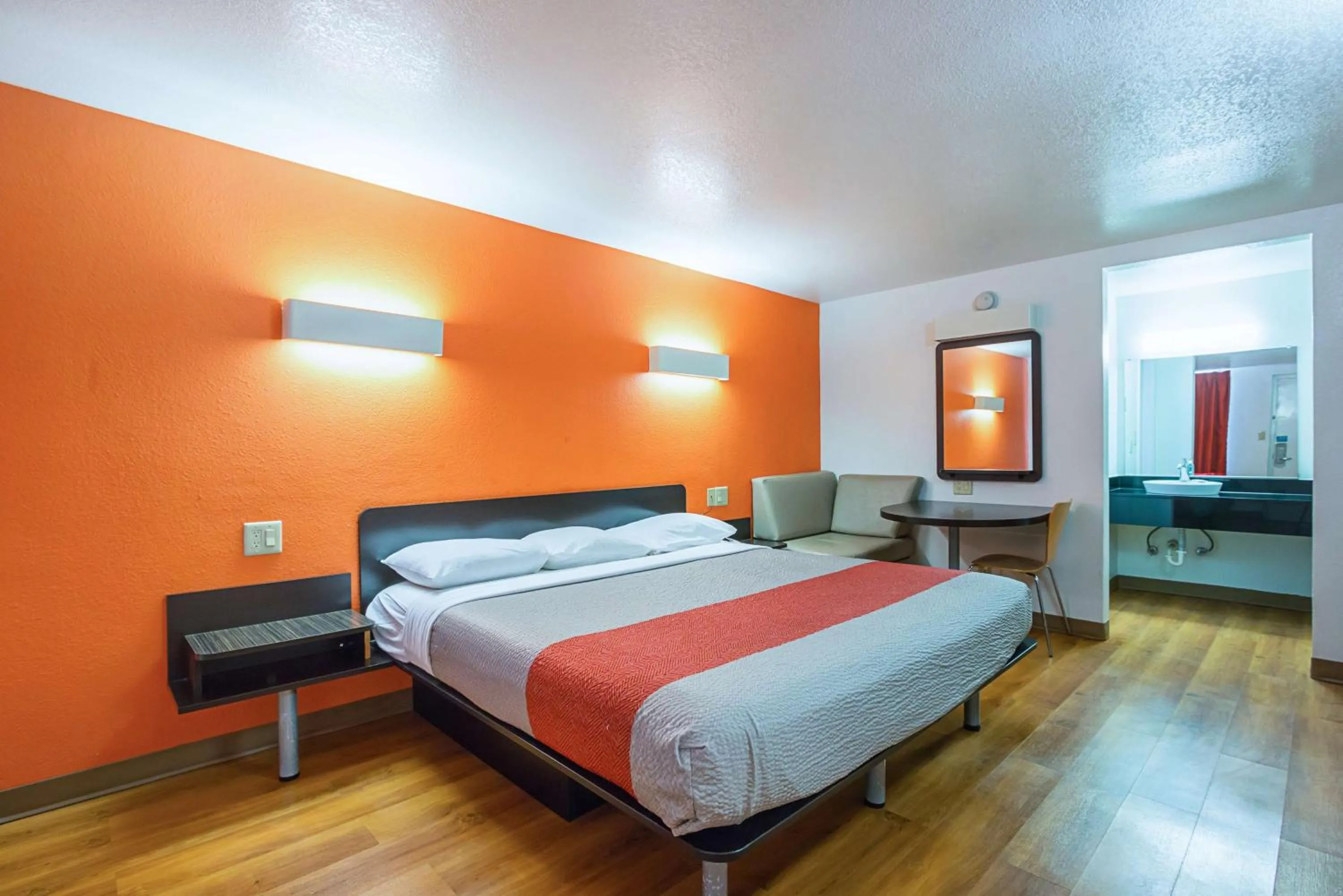 King Room - single occupancy - Non-Smoking in Motel 6-Round Rock, TX