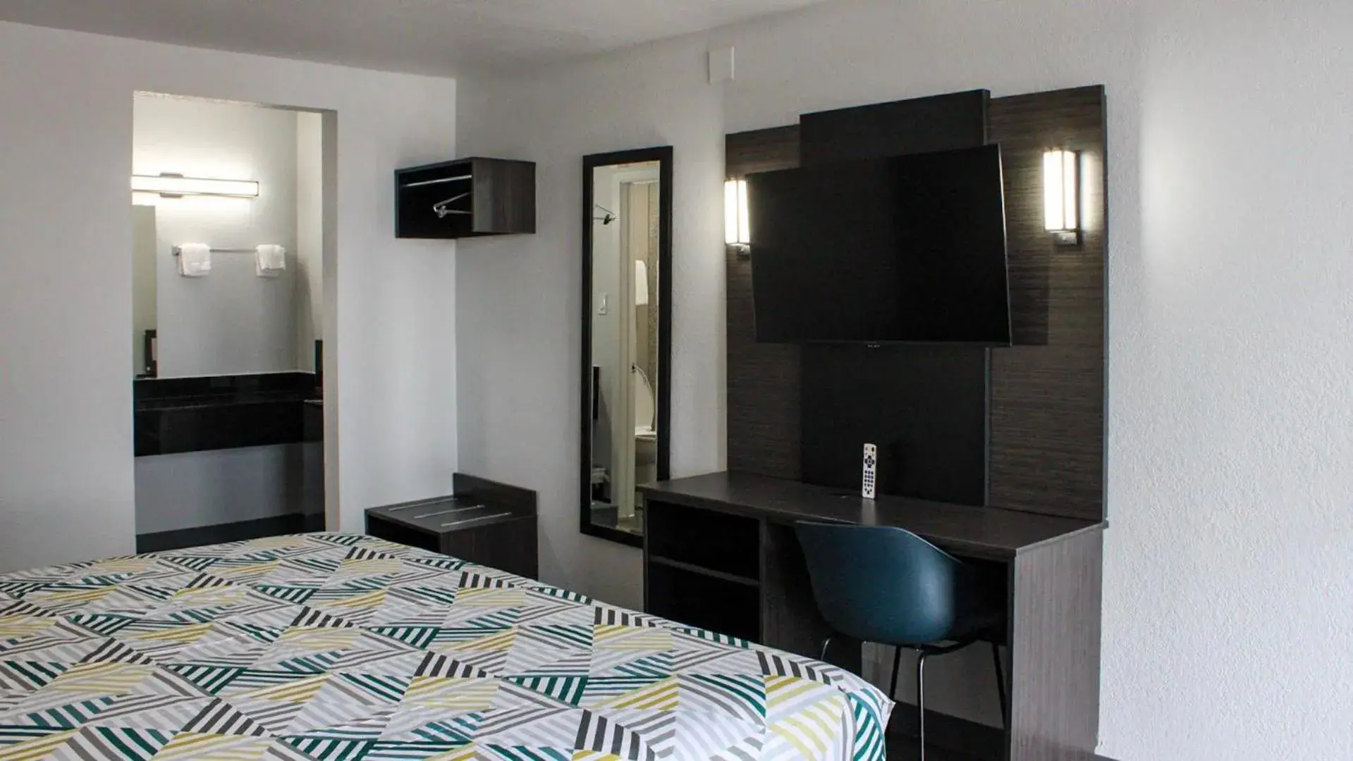 Bedroom, Bed in Motel 6-Round Rock, TX Bedroom, Bed in Motel 6-Round Rock, TX