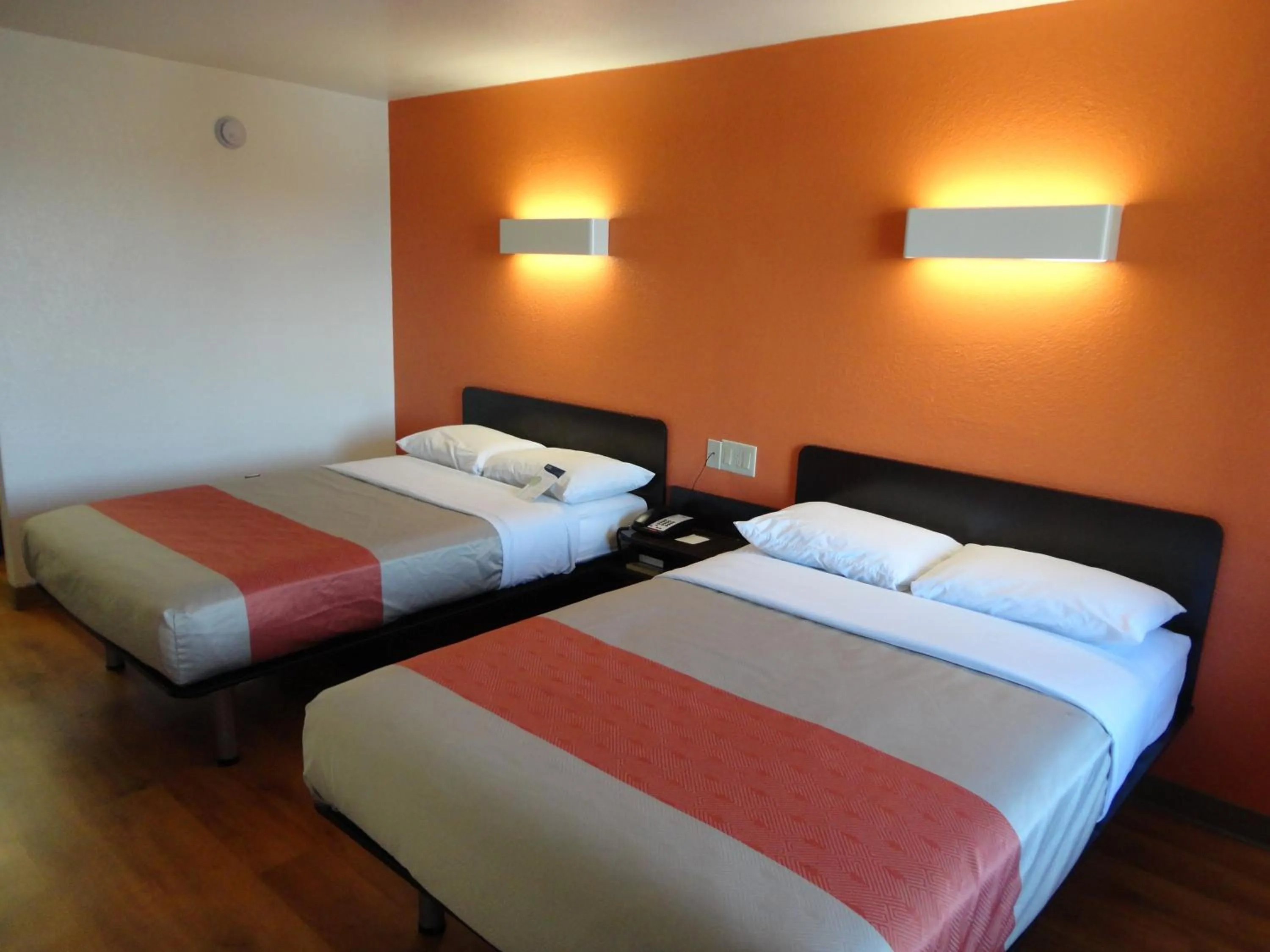 Bedroom, Bed in Motel 6-Round Rock, TX