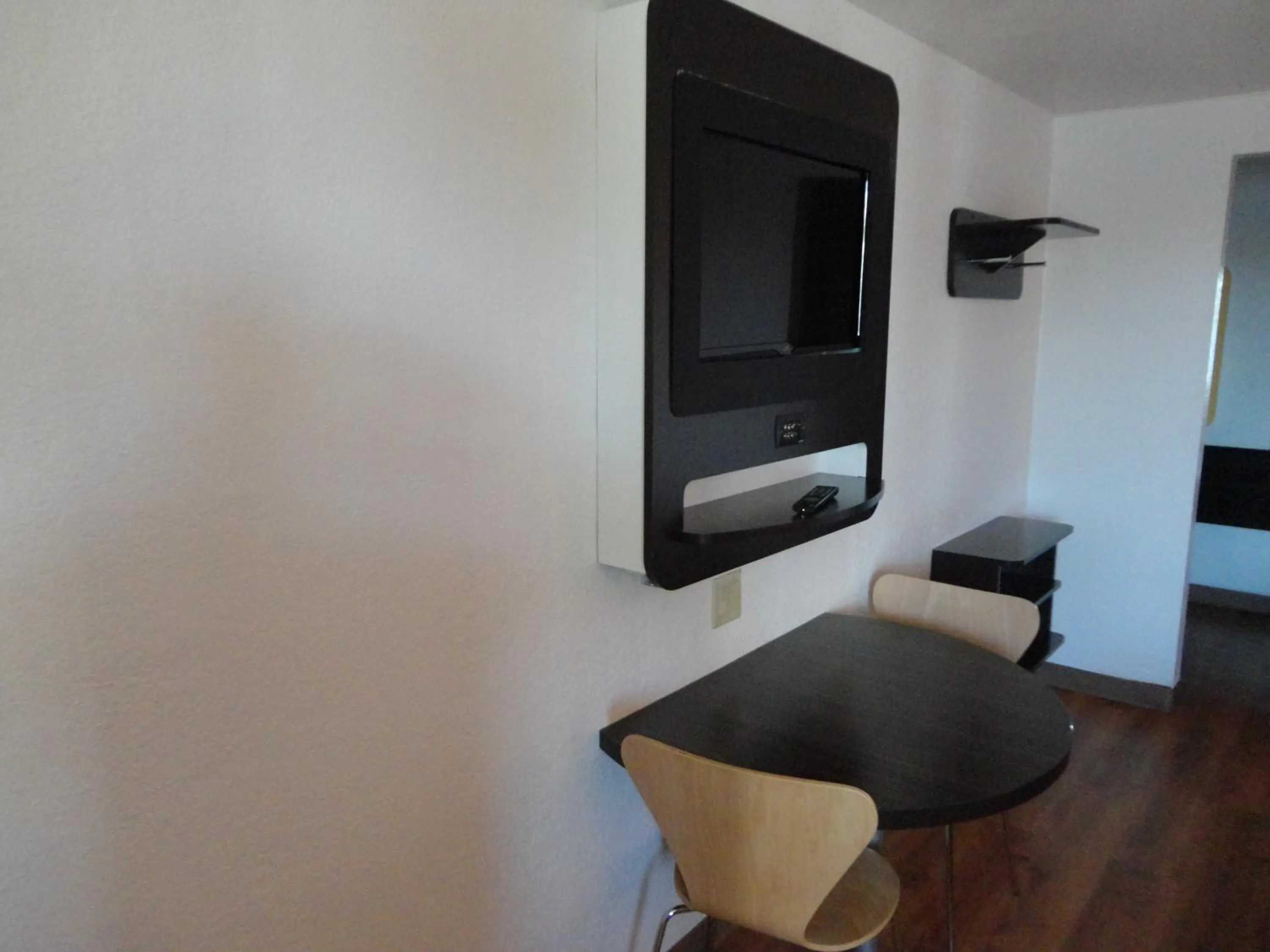 Bedroom in Motel 6-Round Rock, TX