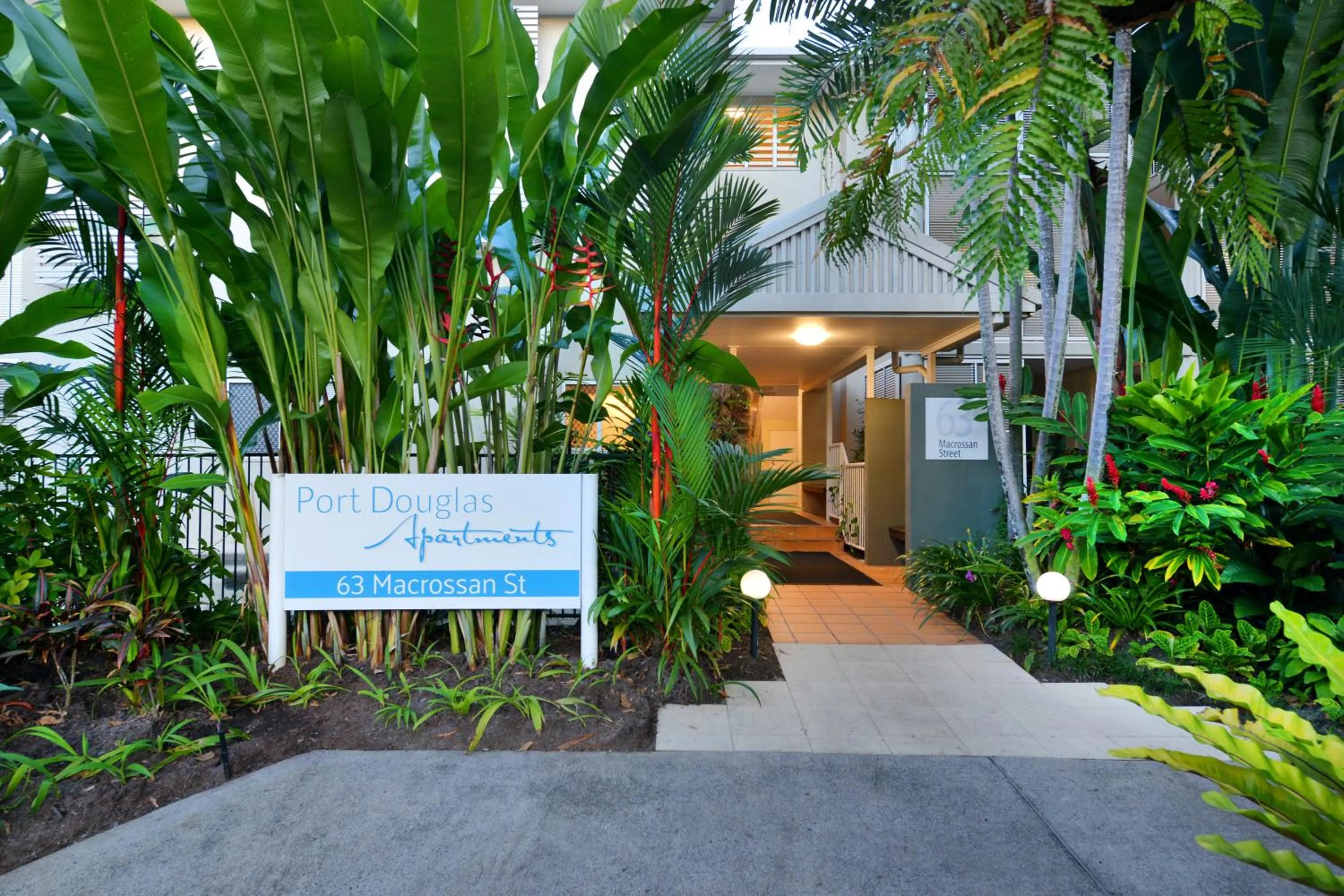 Facade/entrance in Port Douglas Apartments - Adults Only Oasis