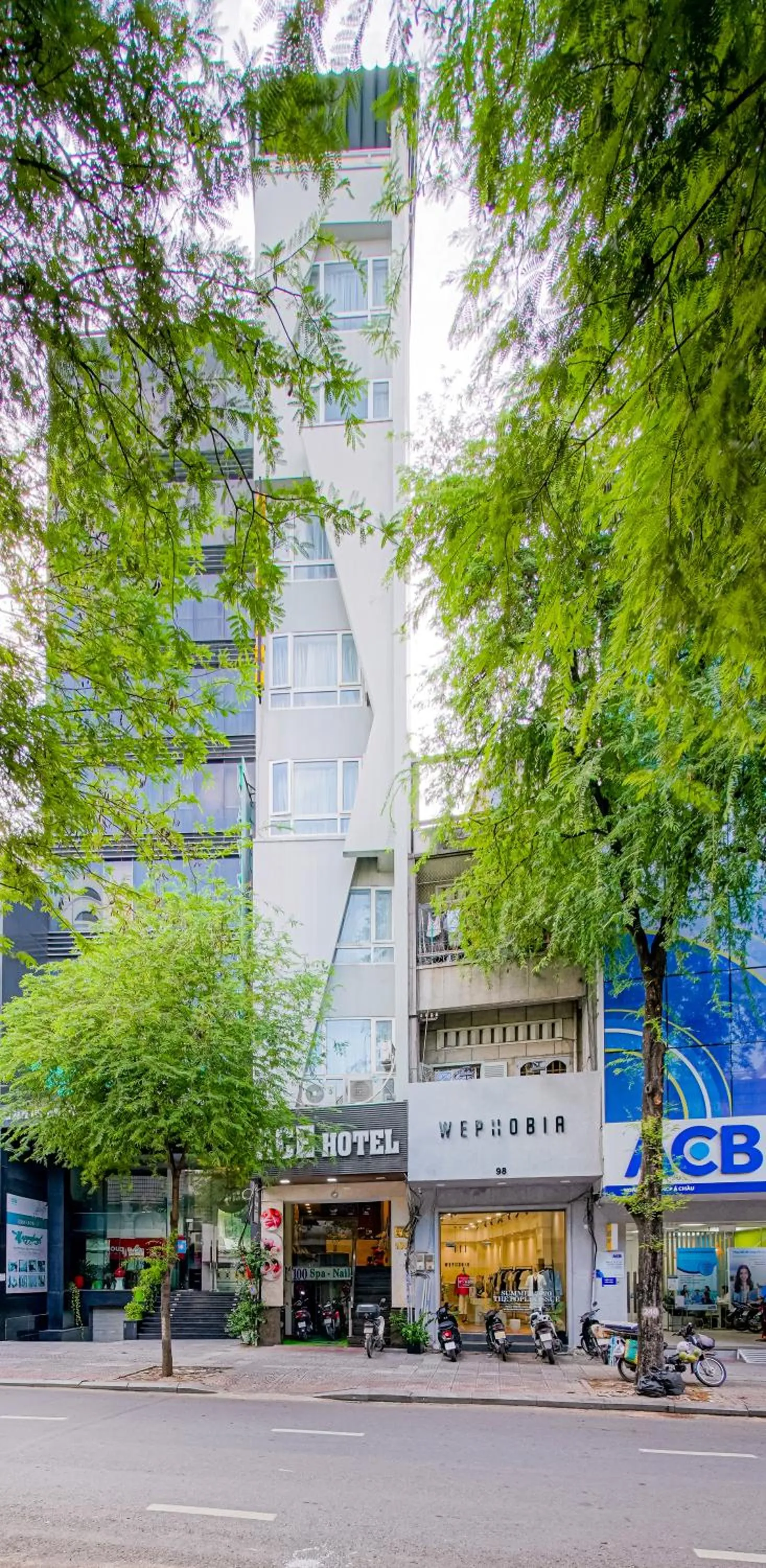 Toilet in Ace Hotel Ben Thanh