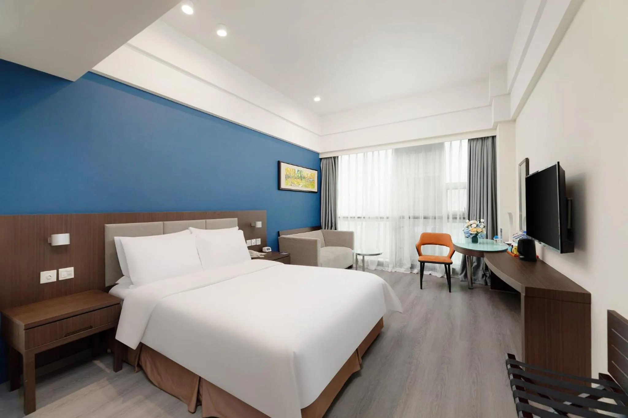 Photo of the whole room, Bed in Holiday Inn Express Chengdu Wuhou by IHG-Wuhou Temple and Jinli