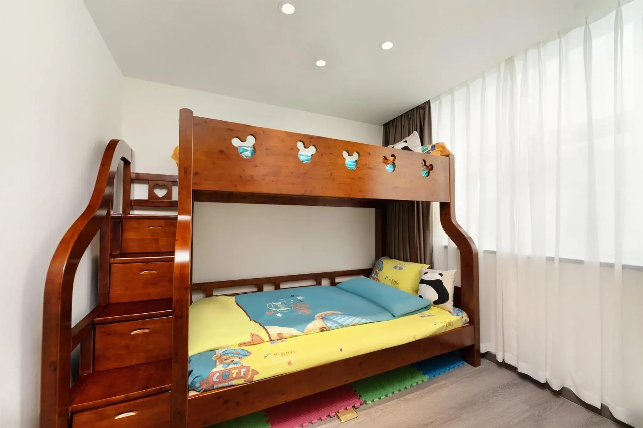 Photo of the whole room, Bed in Holiday Inn Express Chengdu Wuhou by IHG-Wuhou Temple and Jinli Photo of the whole room, Bed in Holiday Inn Express Chengdu Wuhou by IHG-Wuhou Temple and Jinli