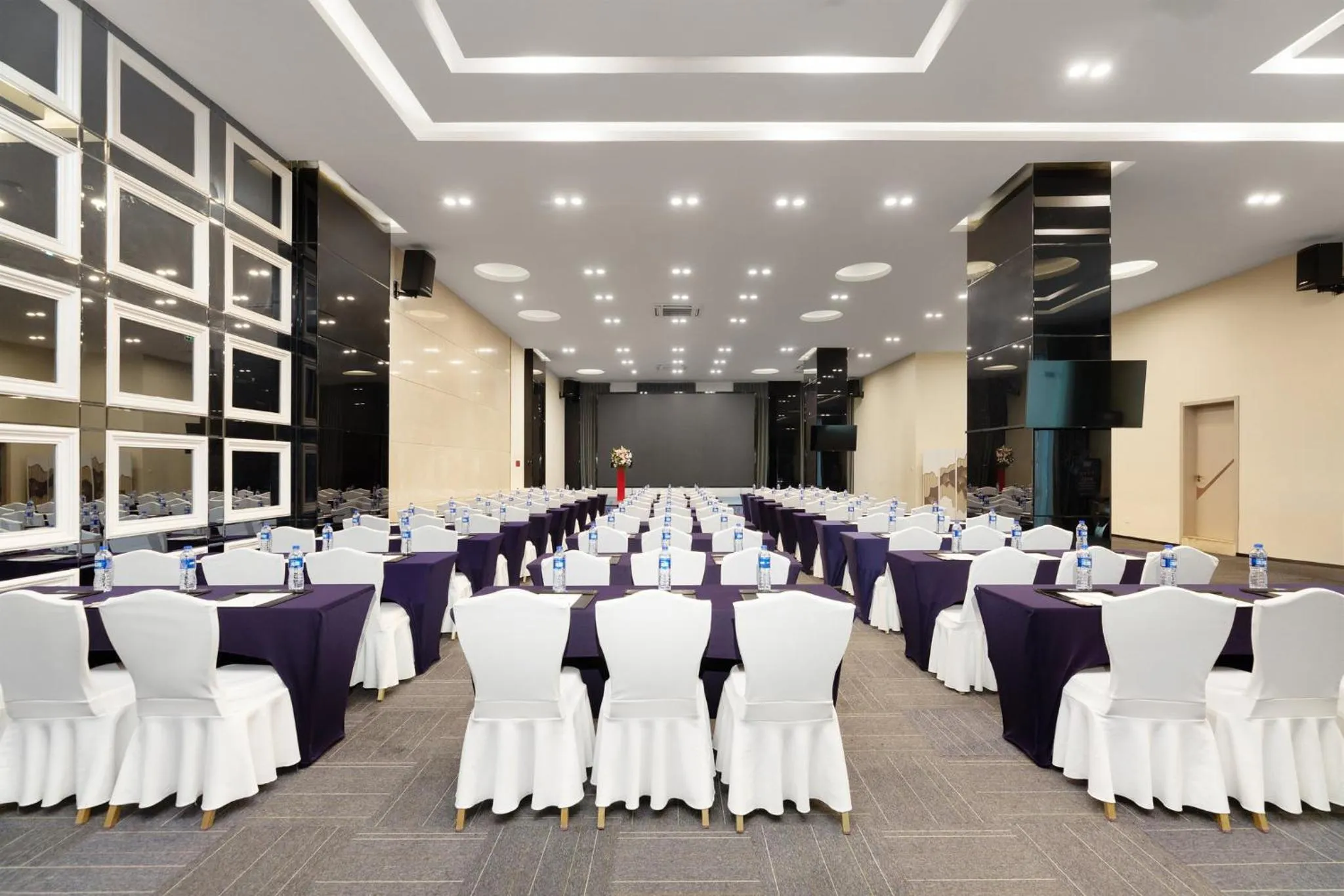 Meeting/conference room in Holiday Inn Express Chengdu Wuhou by IHG-Wuhou Temple and Jinli