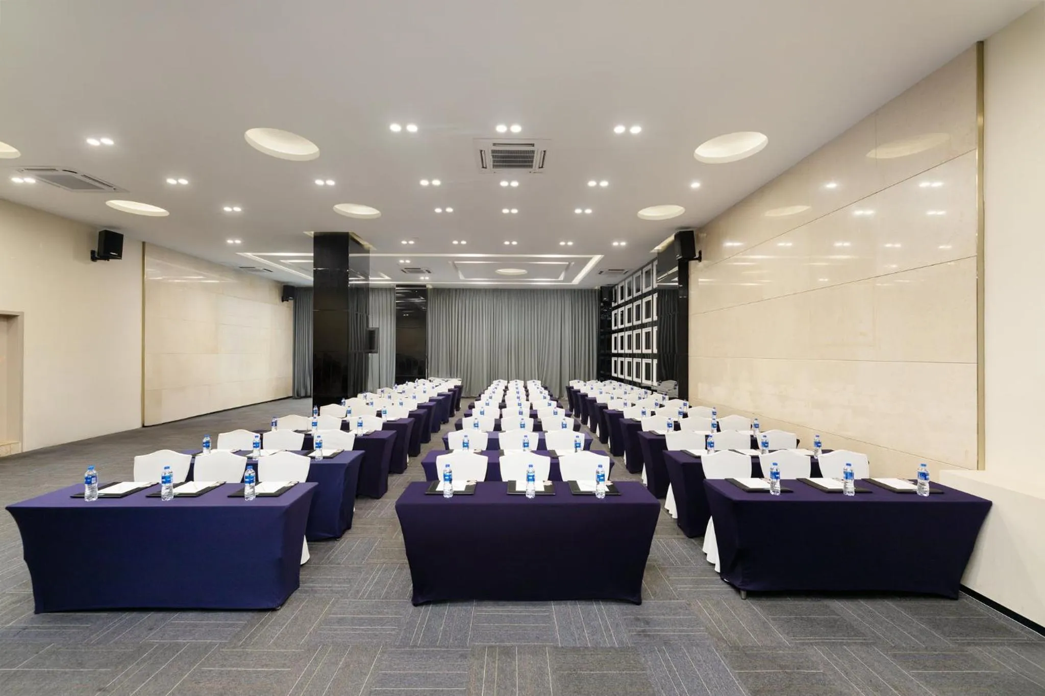 Meeting/conference room in Holiday Inn Express Chengdu Wuhou by IHG-Wuhou Temple and Jinli