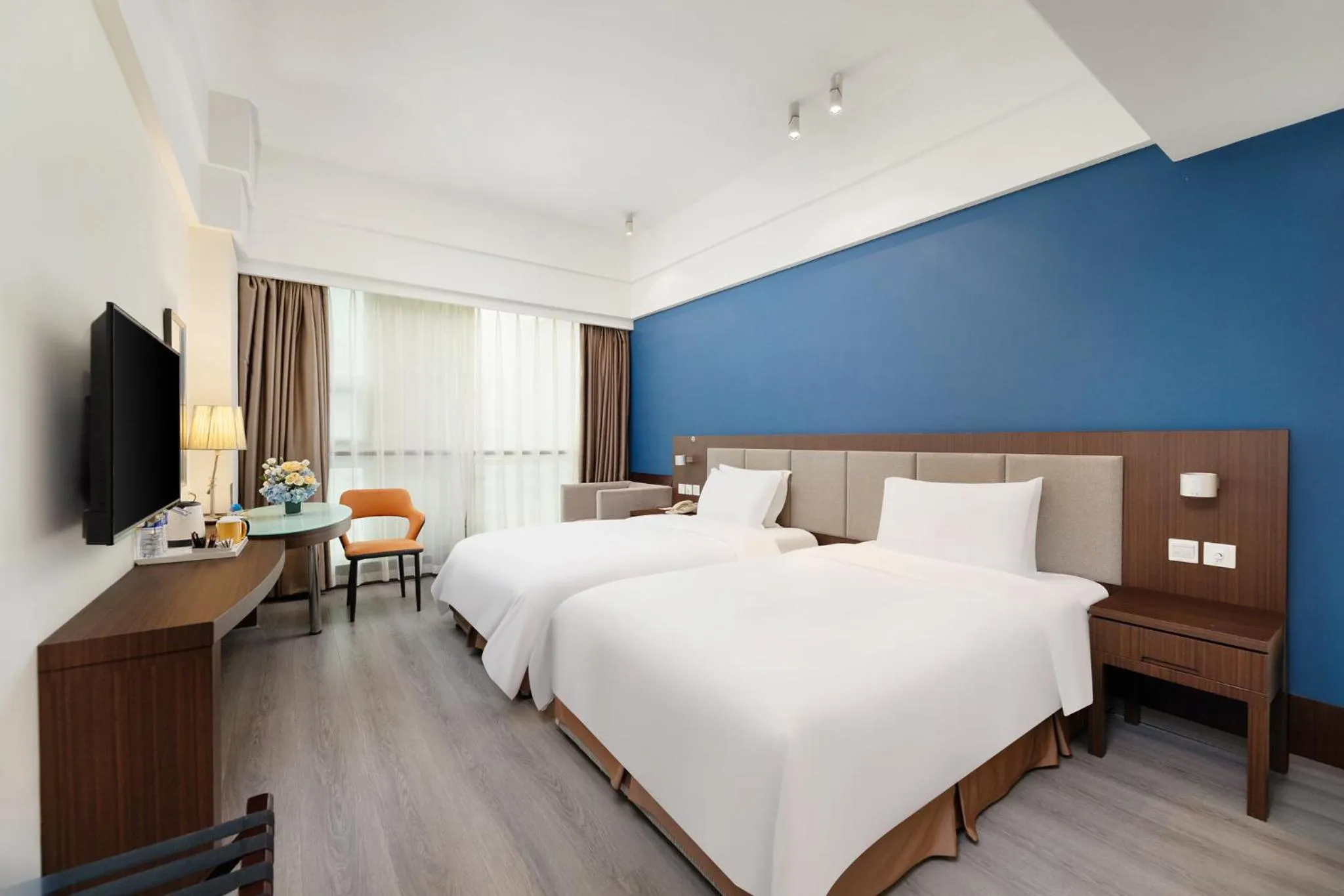 Photo of the whole room, Bed in Holiday Inn Express Chengdu Wuhou by IHG-Wuhou Temple and Jinli