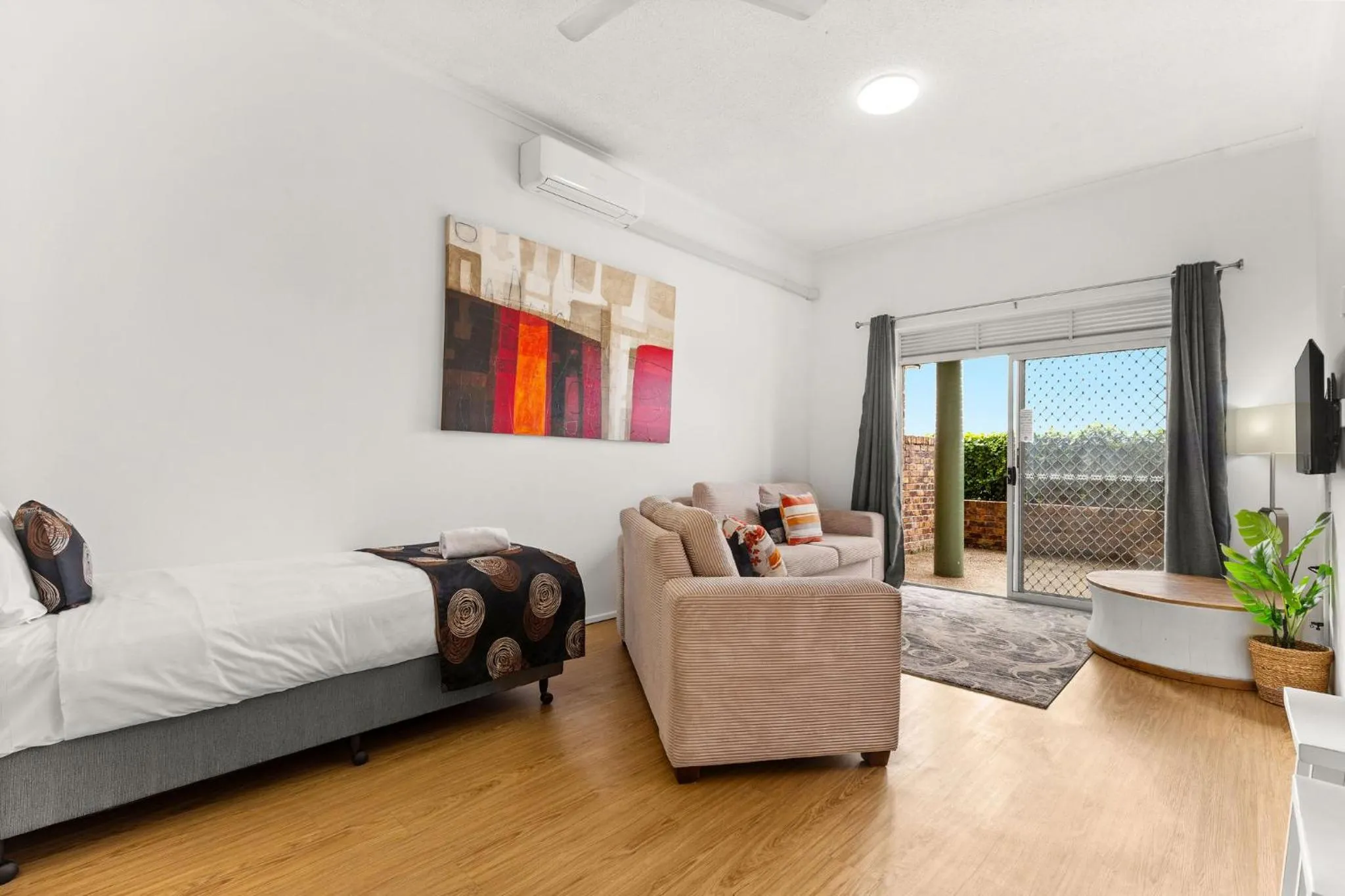 Living room, Bed in Toowong Villas