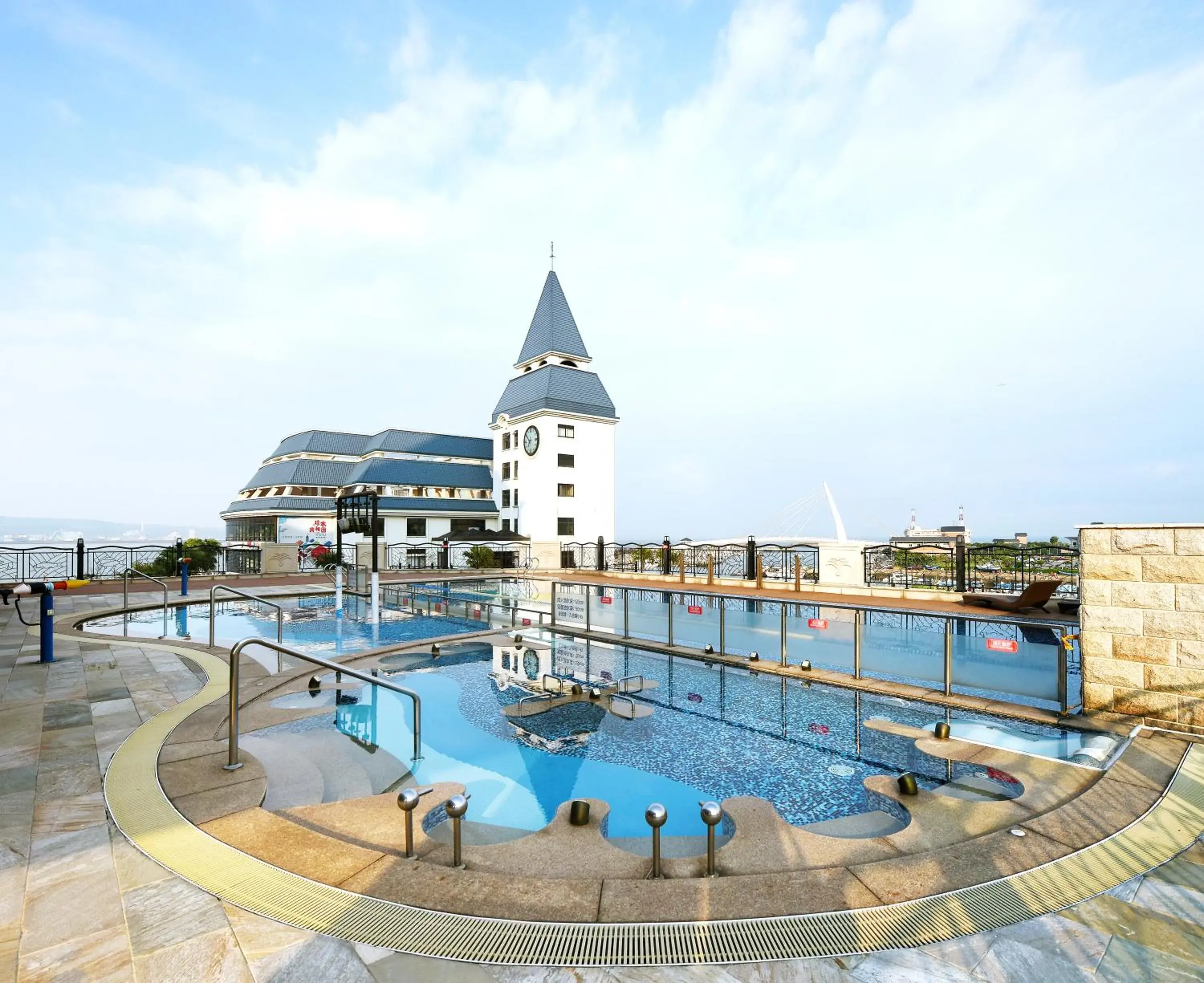 Swimming Pool in Fullon Hotel Tamsui Fishermen's Wharf