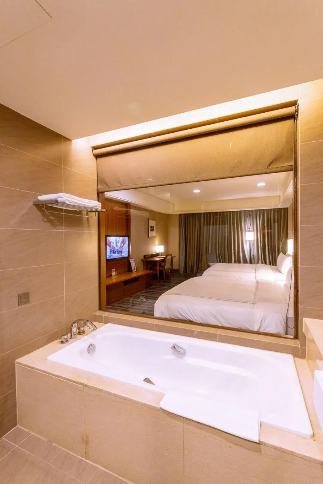 Bed in Fullon Hotel Tamsui Fishermen's Wharf