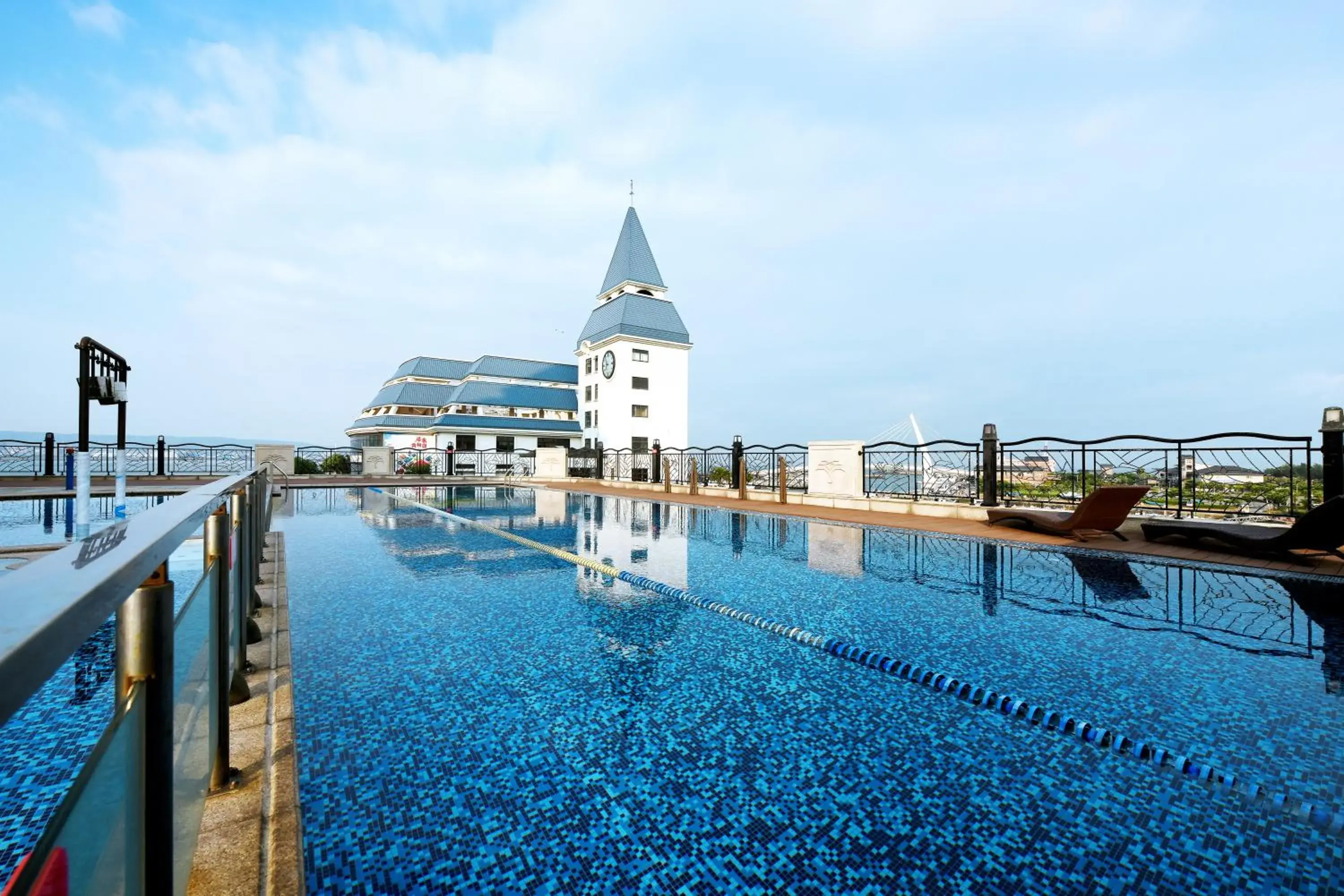 Swimming Pool in Fullon Hotel Tamsui Fishermen's Wharf