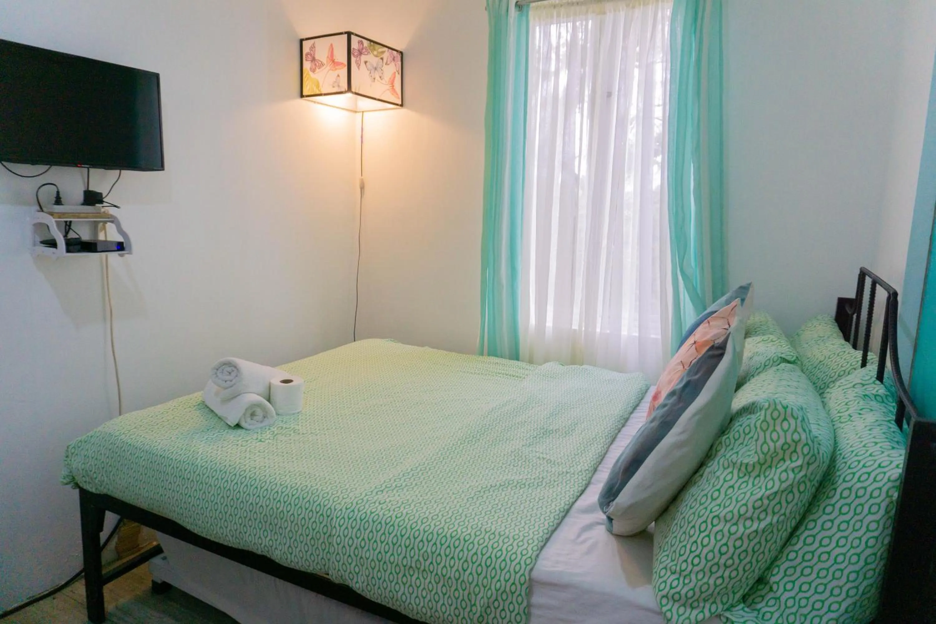 Bed in Retreat Haven in La Bella Tagaytay