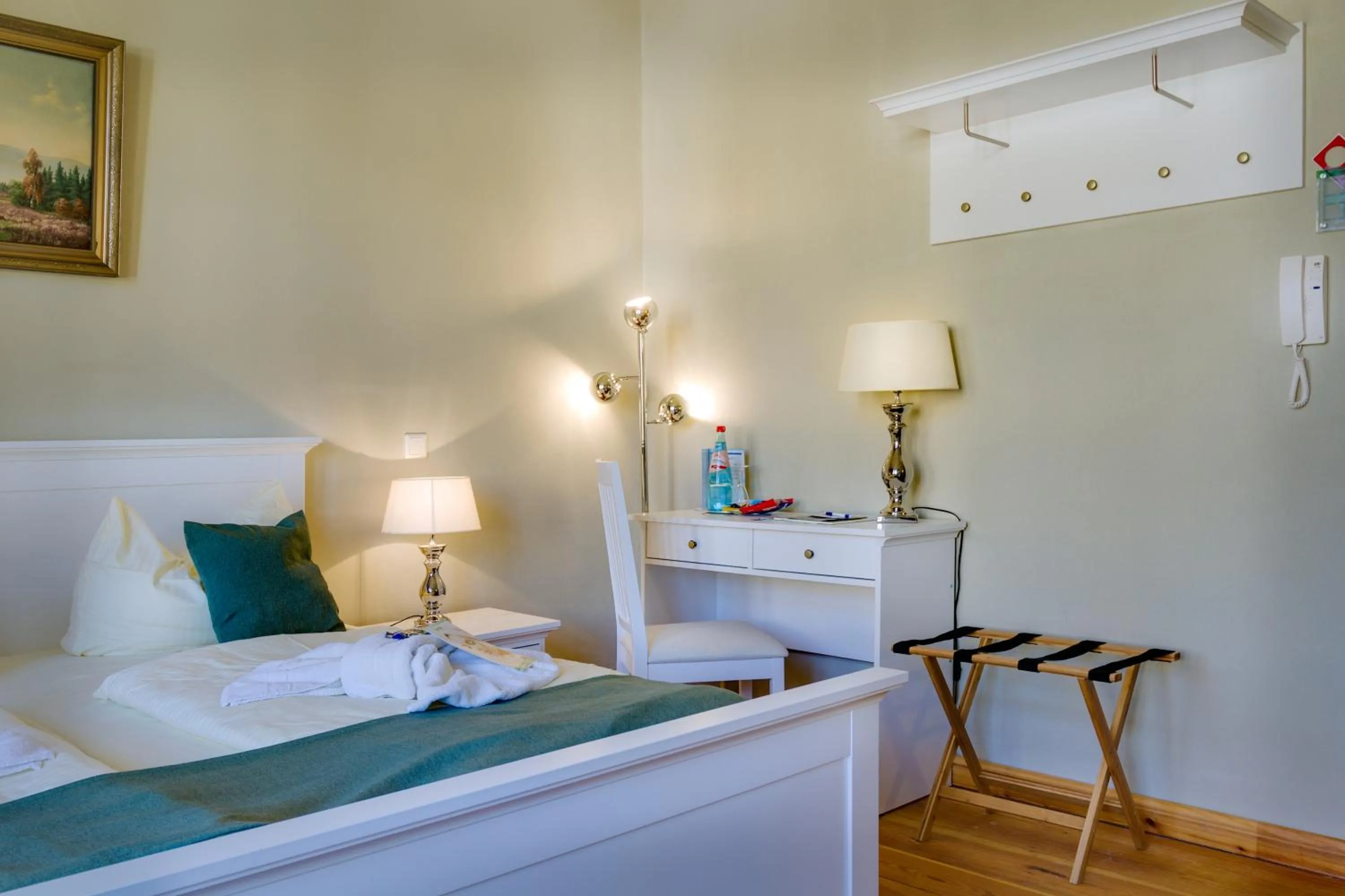 Photo of the whole room, Bed in Hotel Jagdschloss Letzlingen