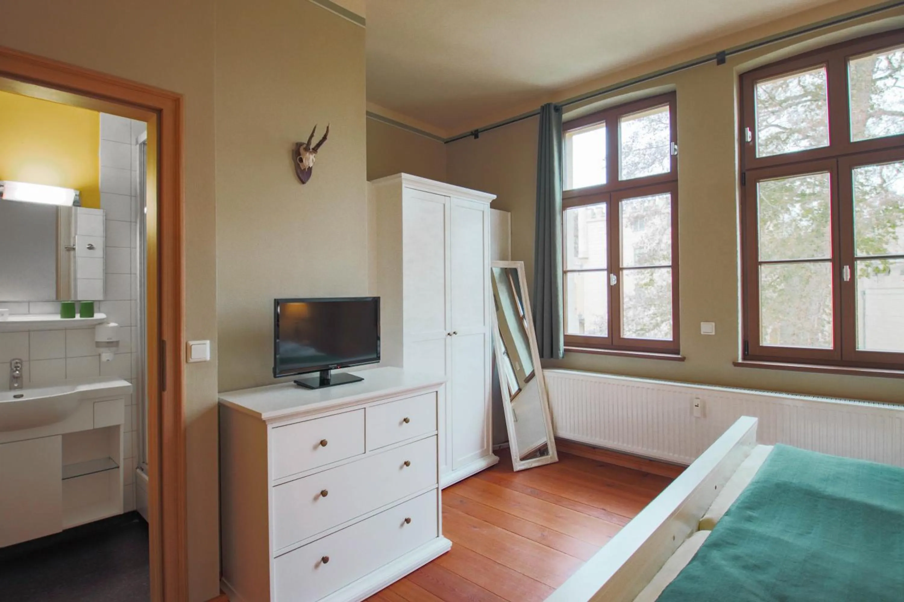 Photo of the whole room, Bed in Hotel Jagdschloss Letzlingen