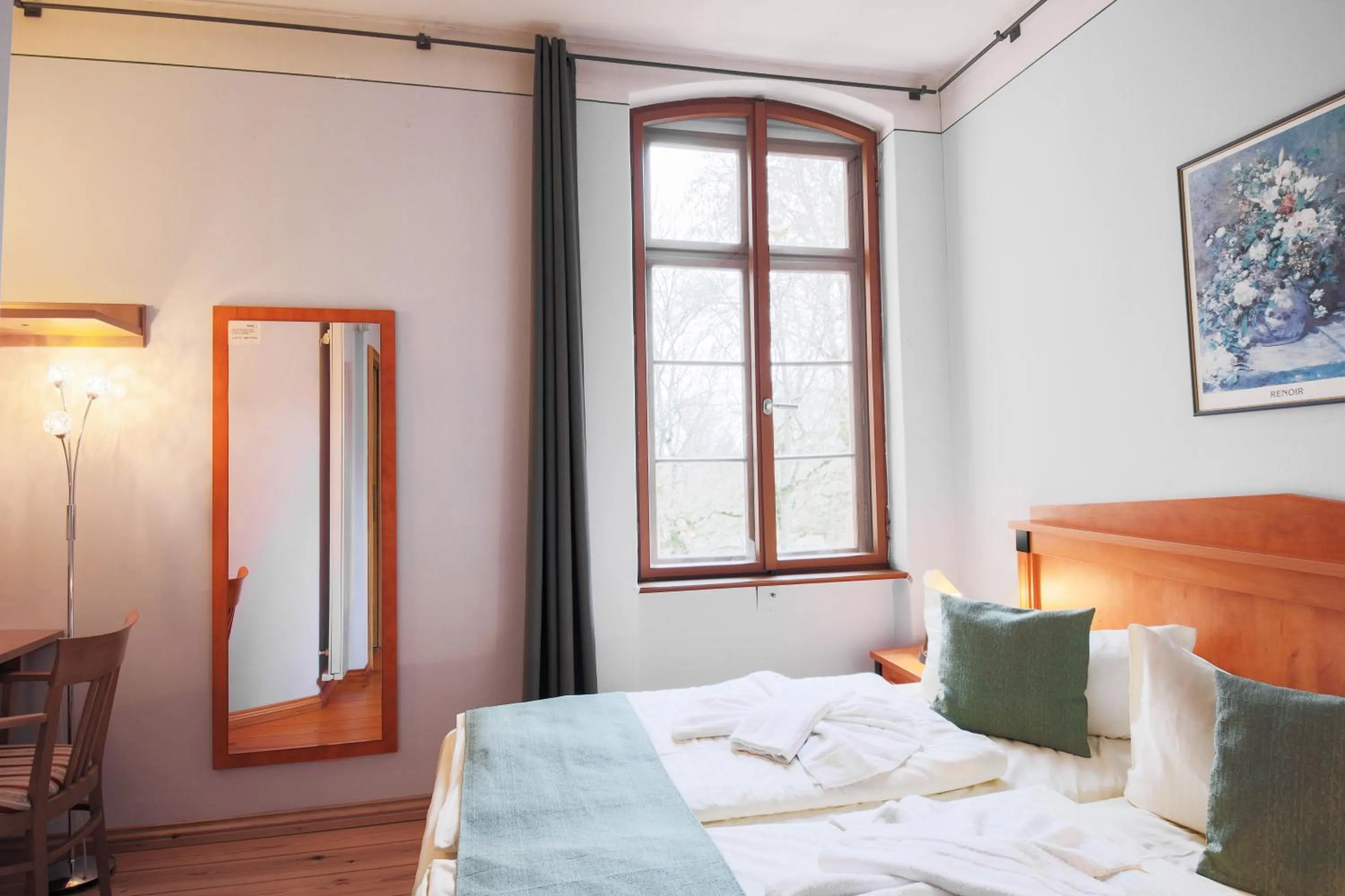 Photo of the whole room, Bed in Hotel Jagdschloss Letzlingen