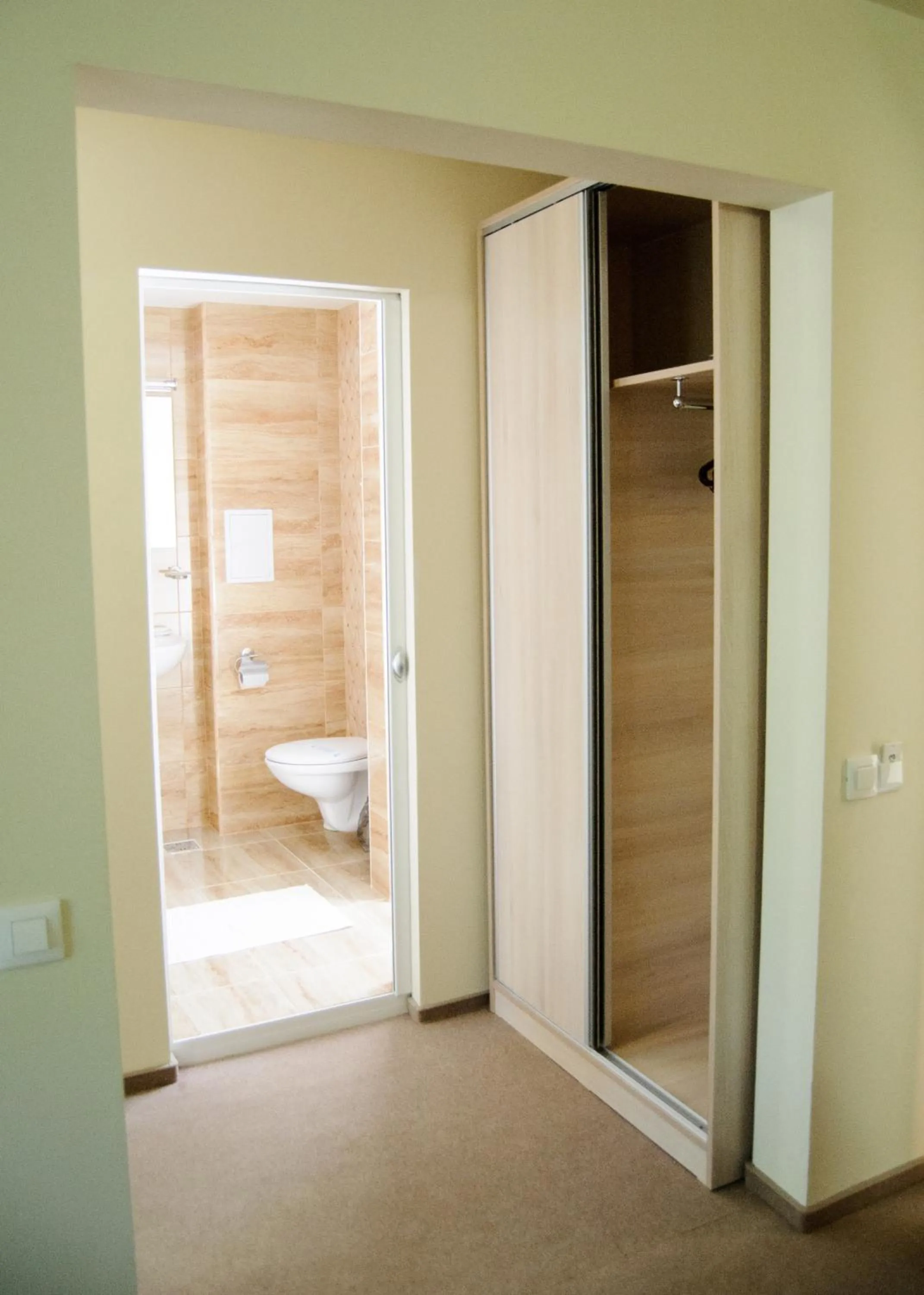 wardrobe, Bed in Hotel Doina