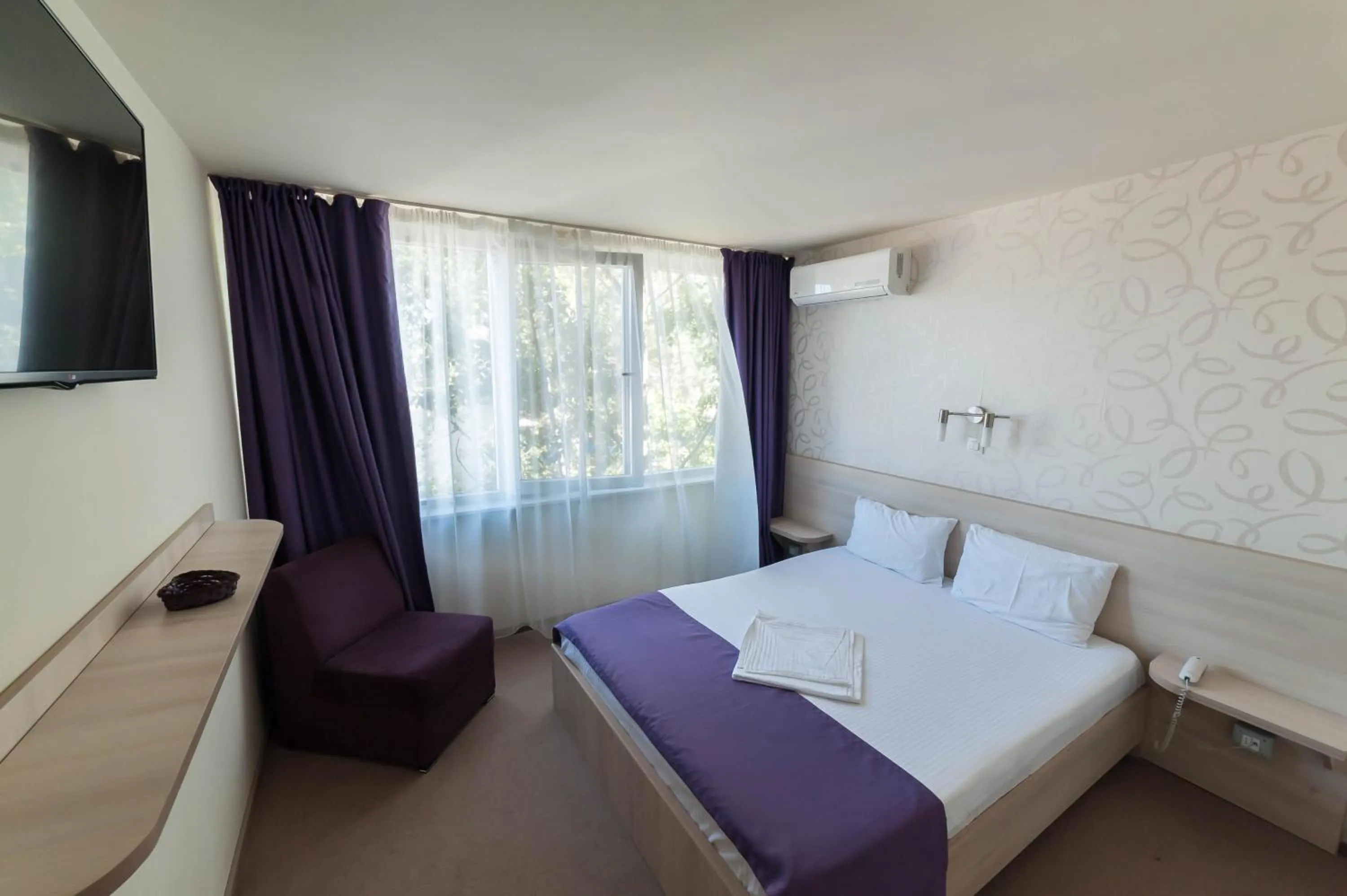 Bedroom, Bed in Hotel Doina