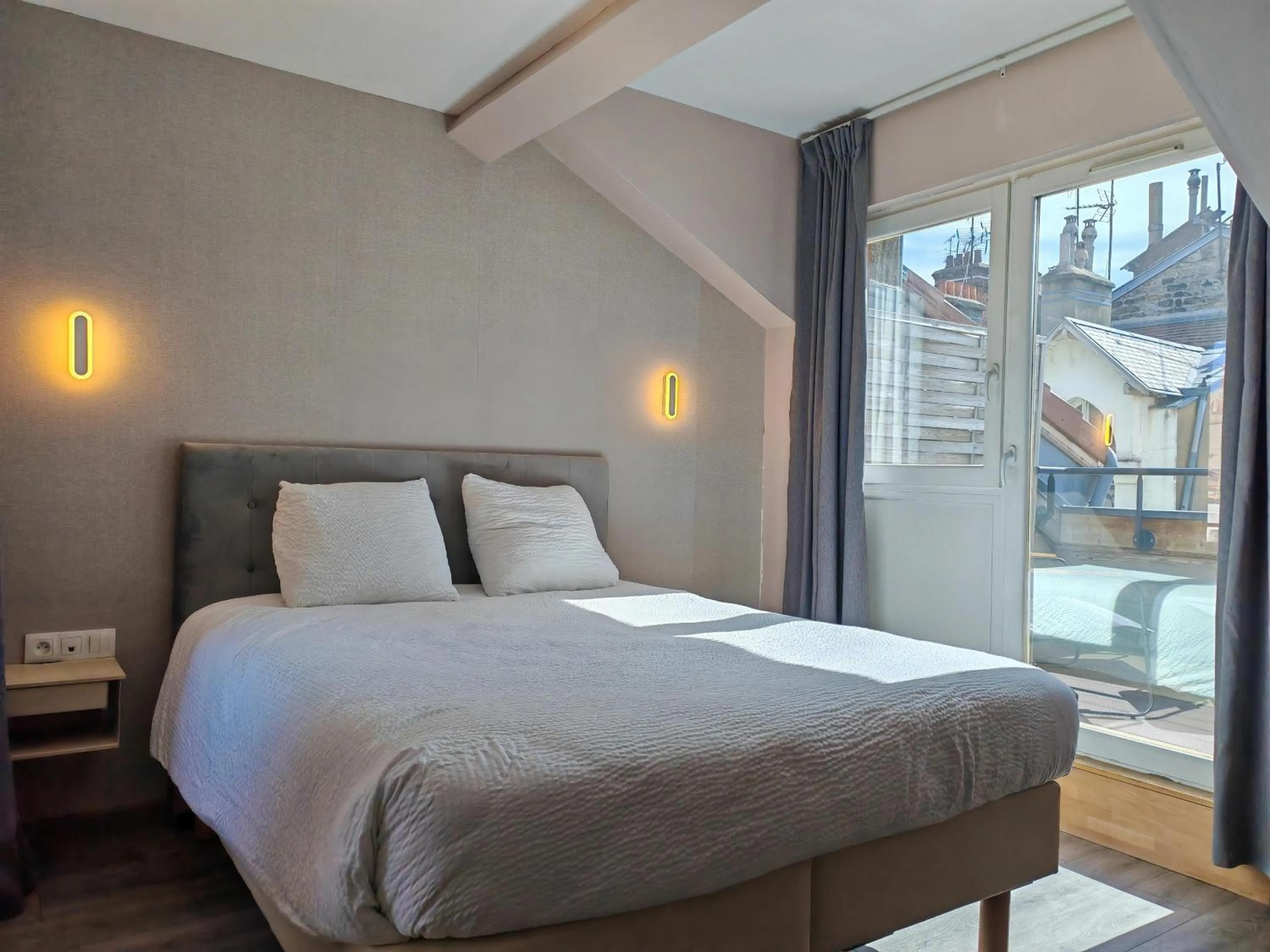 Bed in Urban Style, Hôtel Le Cheval Noir, Saint-Étienne