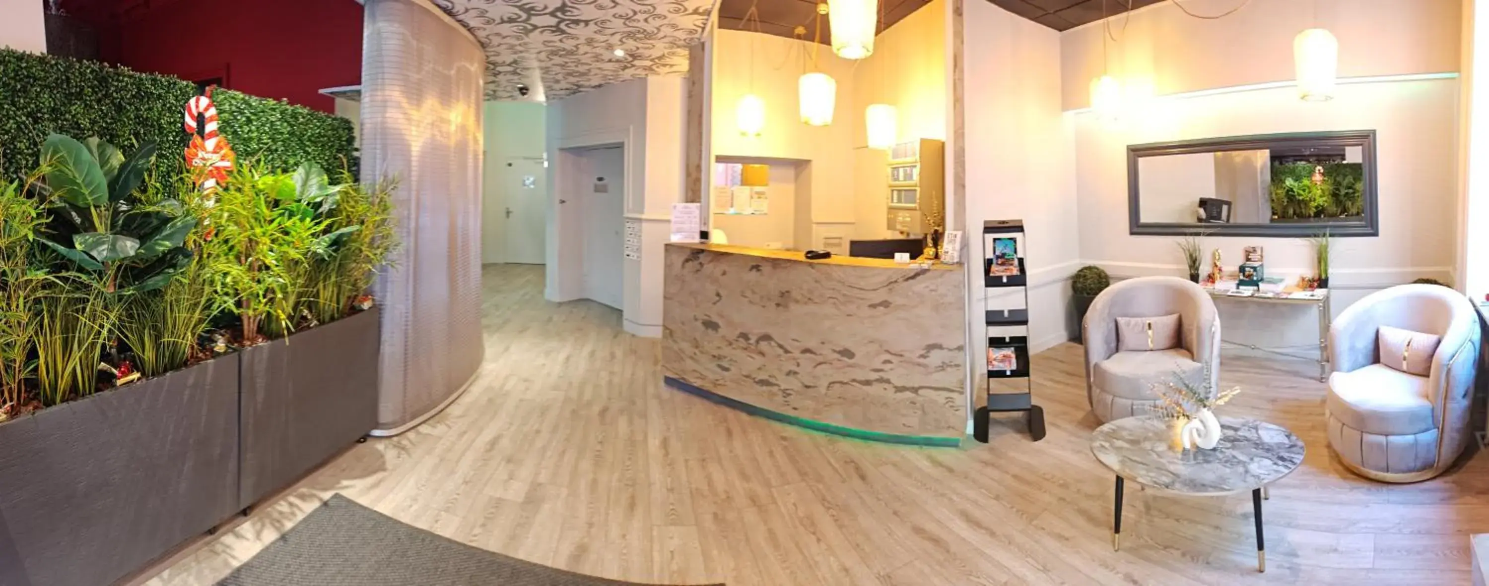 Lobby or reception in Urban Style, Hôtel Le Cheval Noir, Saint-Étienne Lobby or reception in Urban Style, Hôtel Le Cheval Noir, Saint-Étienne