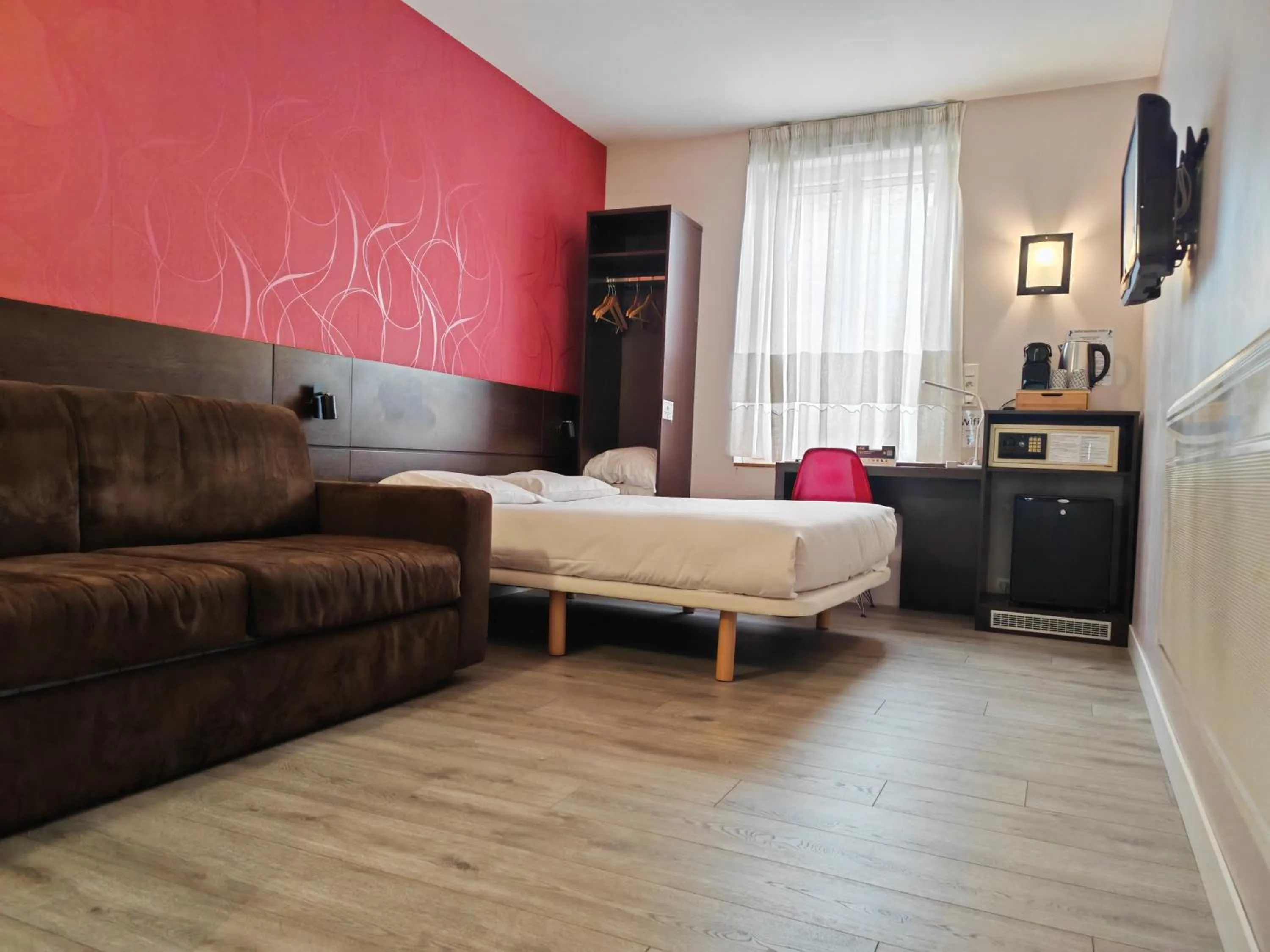 Bedroom in Urban Style, Hôtel Le Cheval Noir, Saint-Étienne